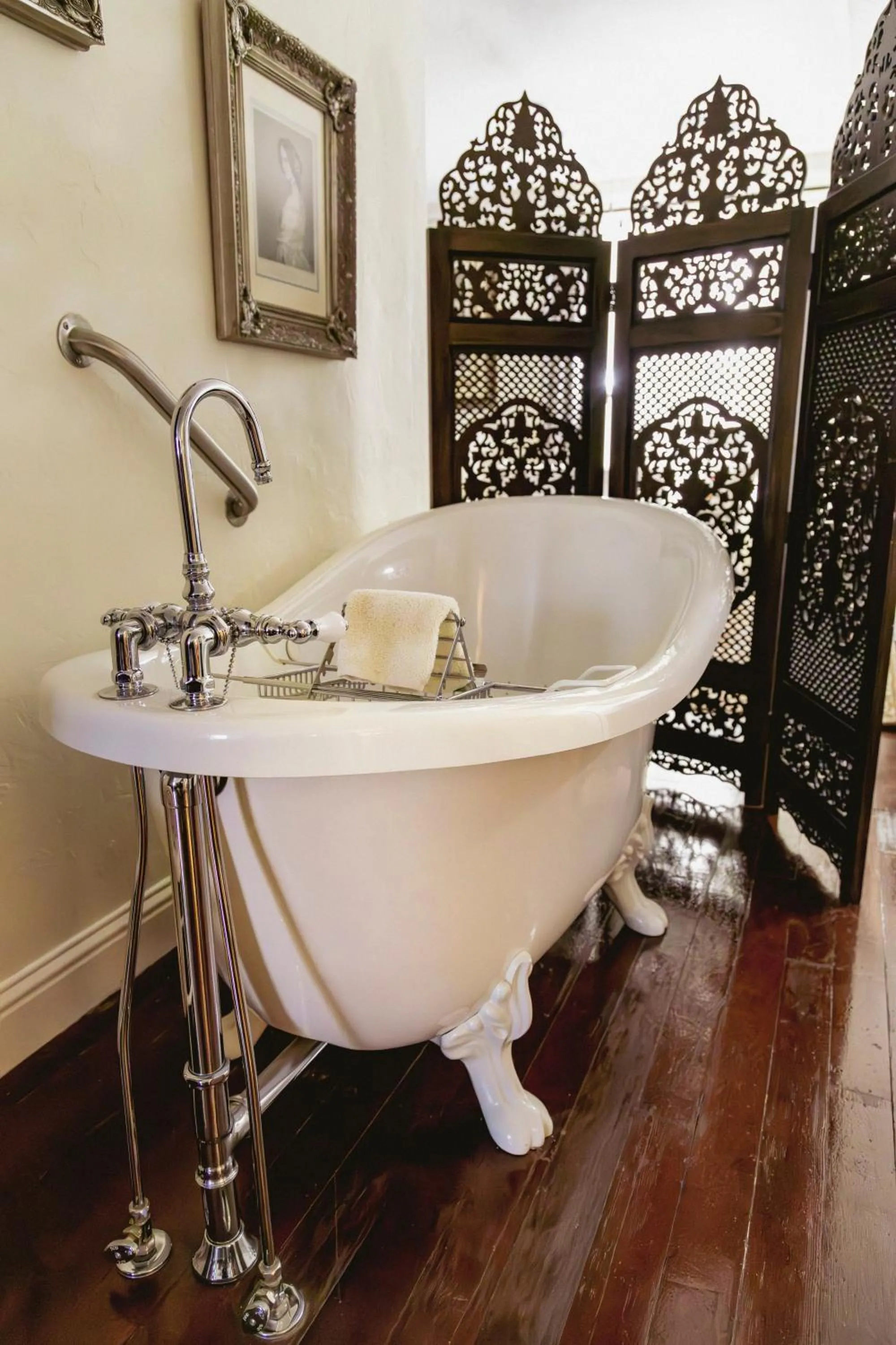 Bathroom in Weaverville Hotel