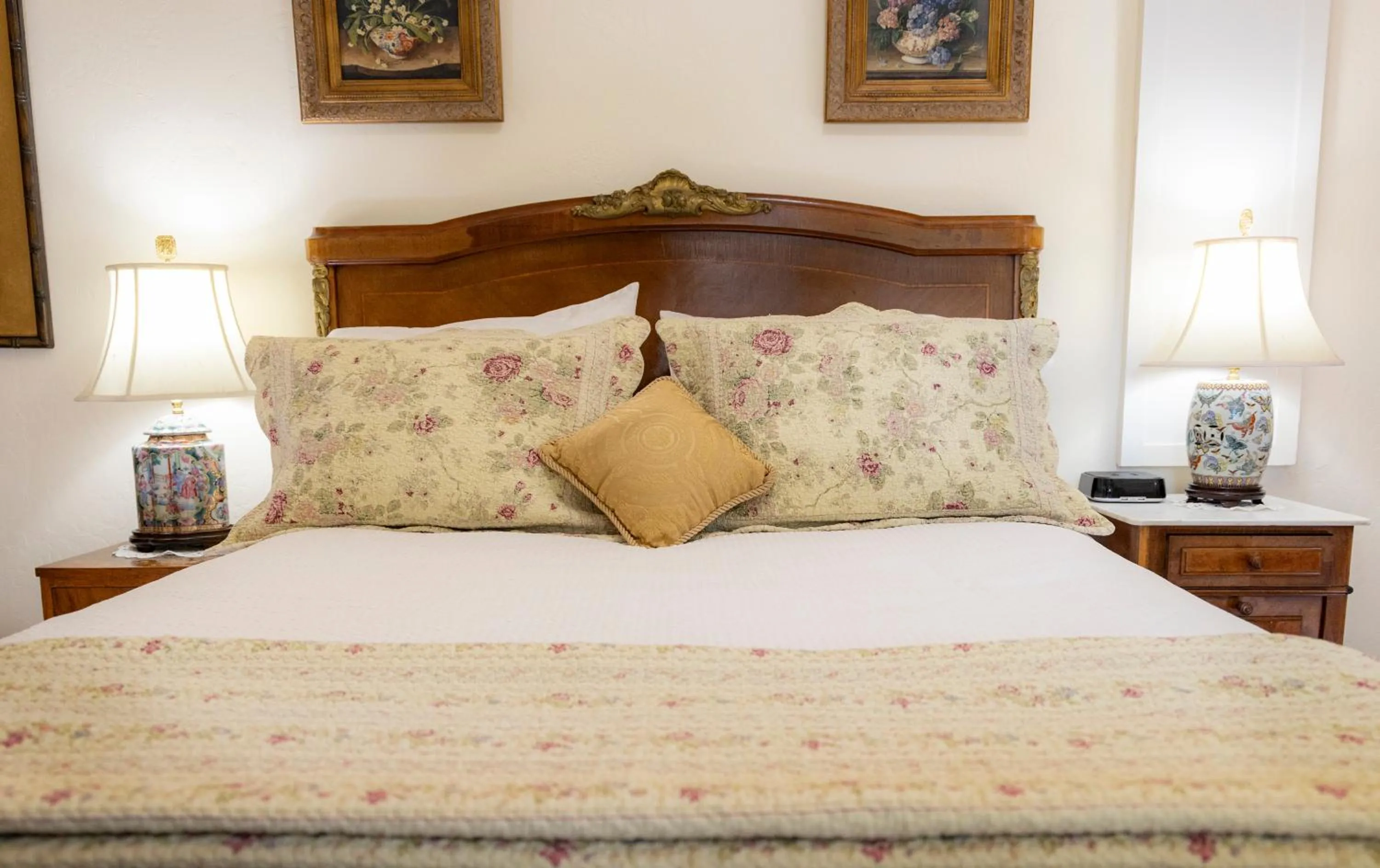 Bed in Weaverville Hotel
