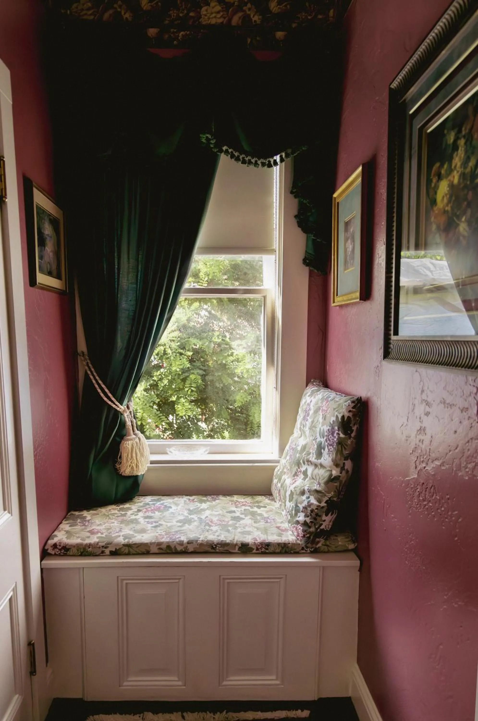 Bedroom, Bed in Weaverville Hotel