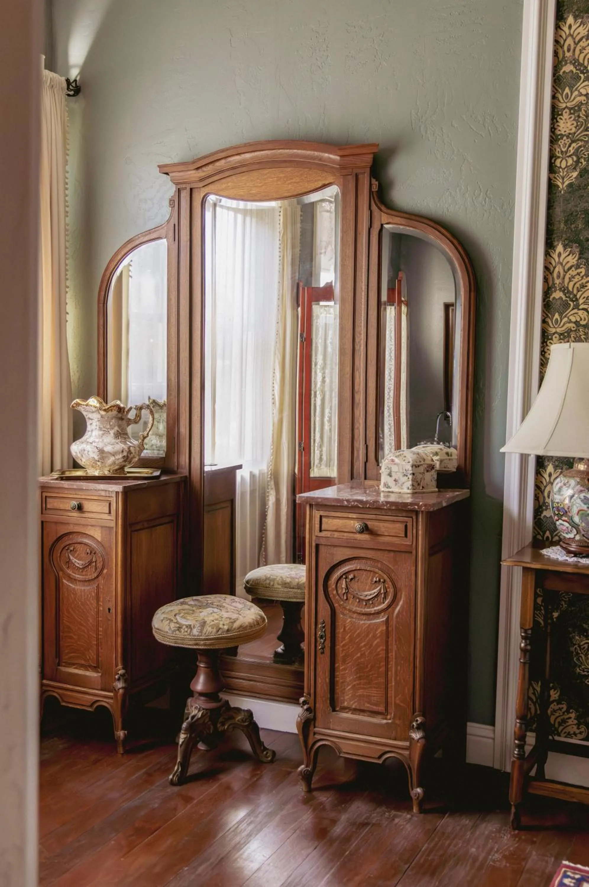 Bedroom in Weaverville Hotel
