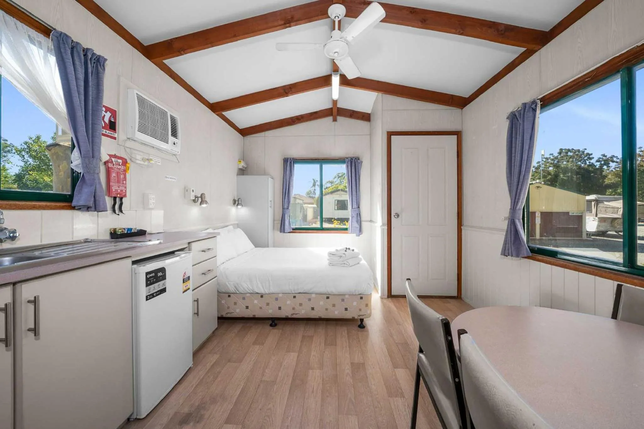 Photo of the whole room, Bed in Albury Holiday Park