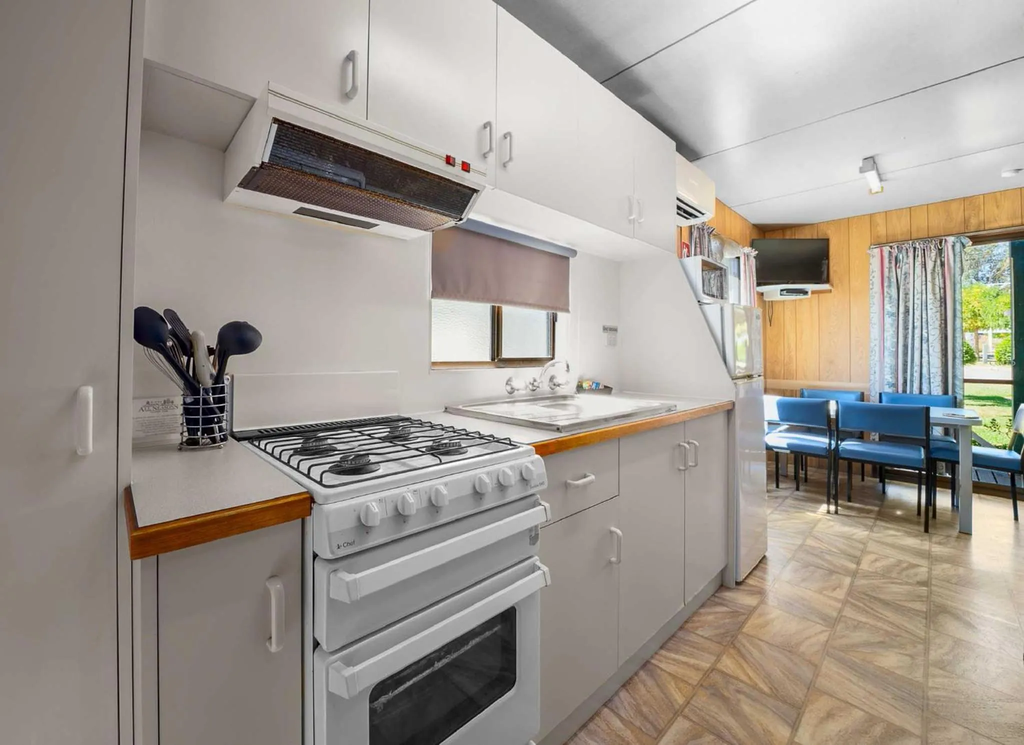 Kitchen or kitchenette in Albury Holiday Park