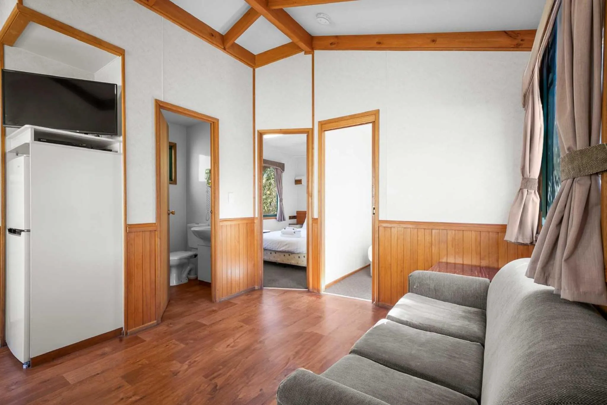 Photo of the whole room, Bed in Albury Holiday Park