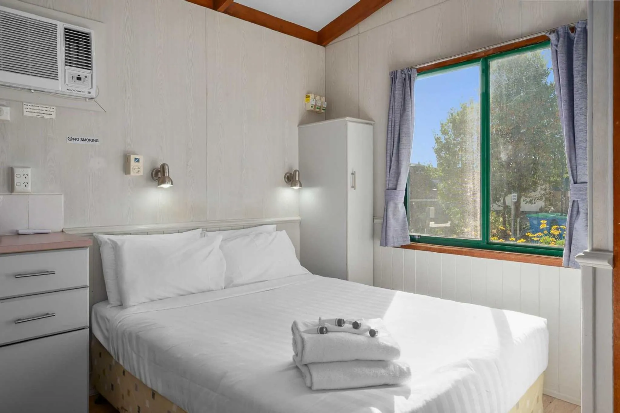 Bedroom, Bed in Albury Holiday Park
