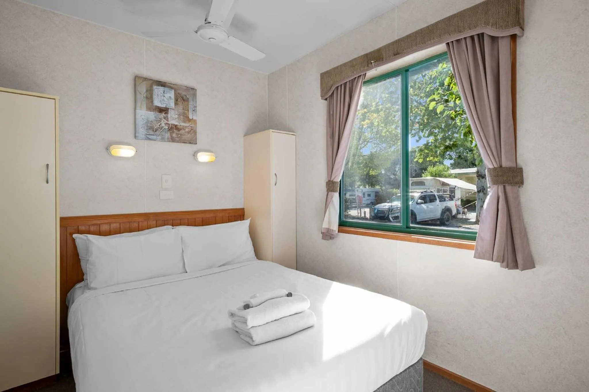 Bedroom, Bed in Albury Holiday Park