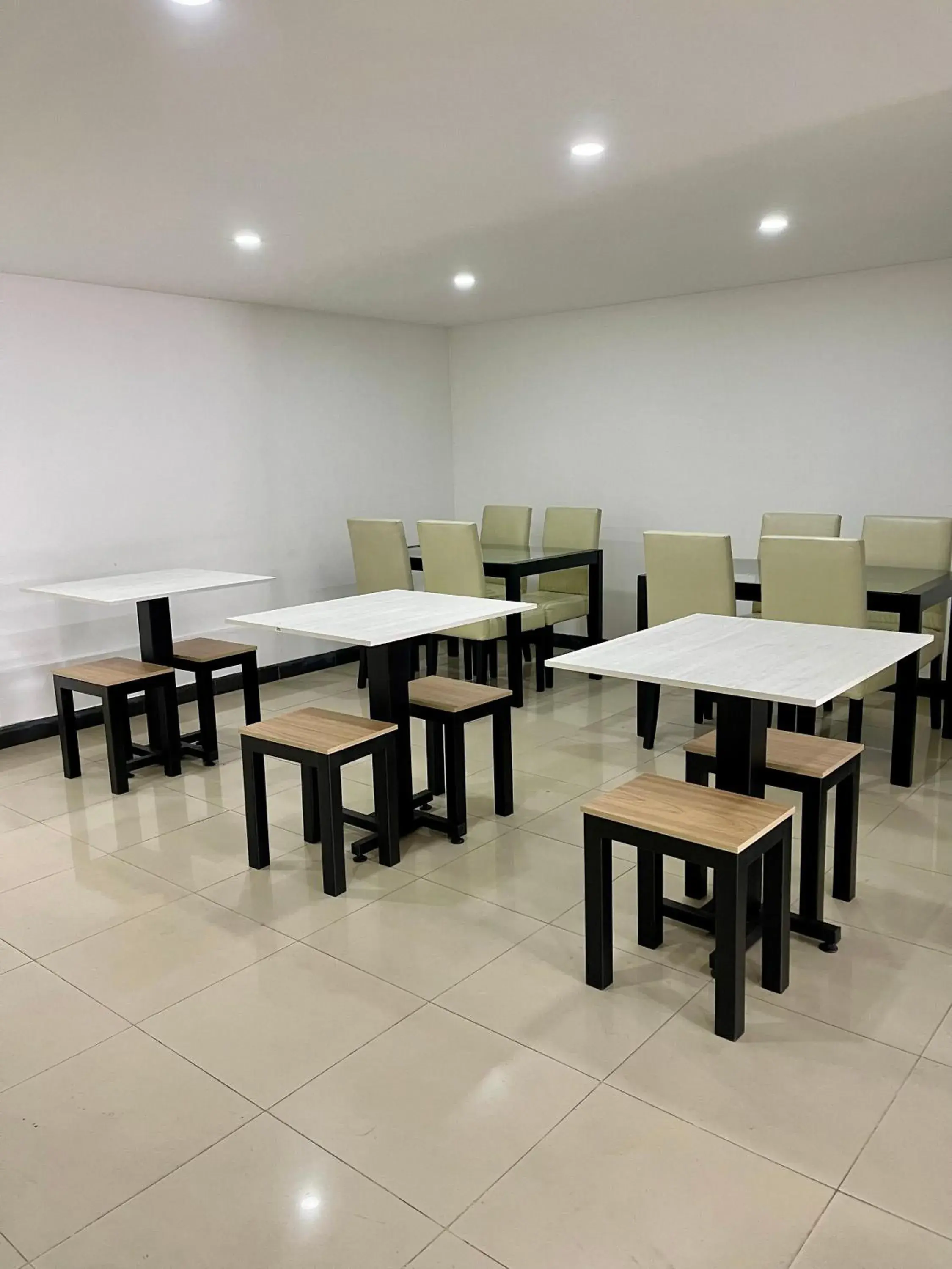 Restaurant/places to eat in Hotel Embajada 44 Restaurant/places to eat in Hotel Embajada 44