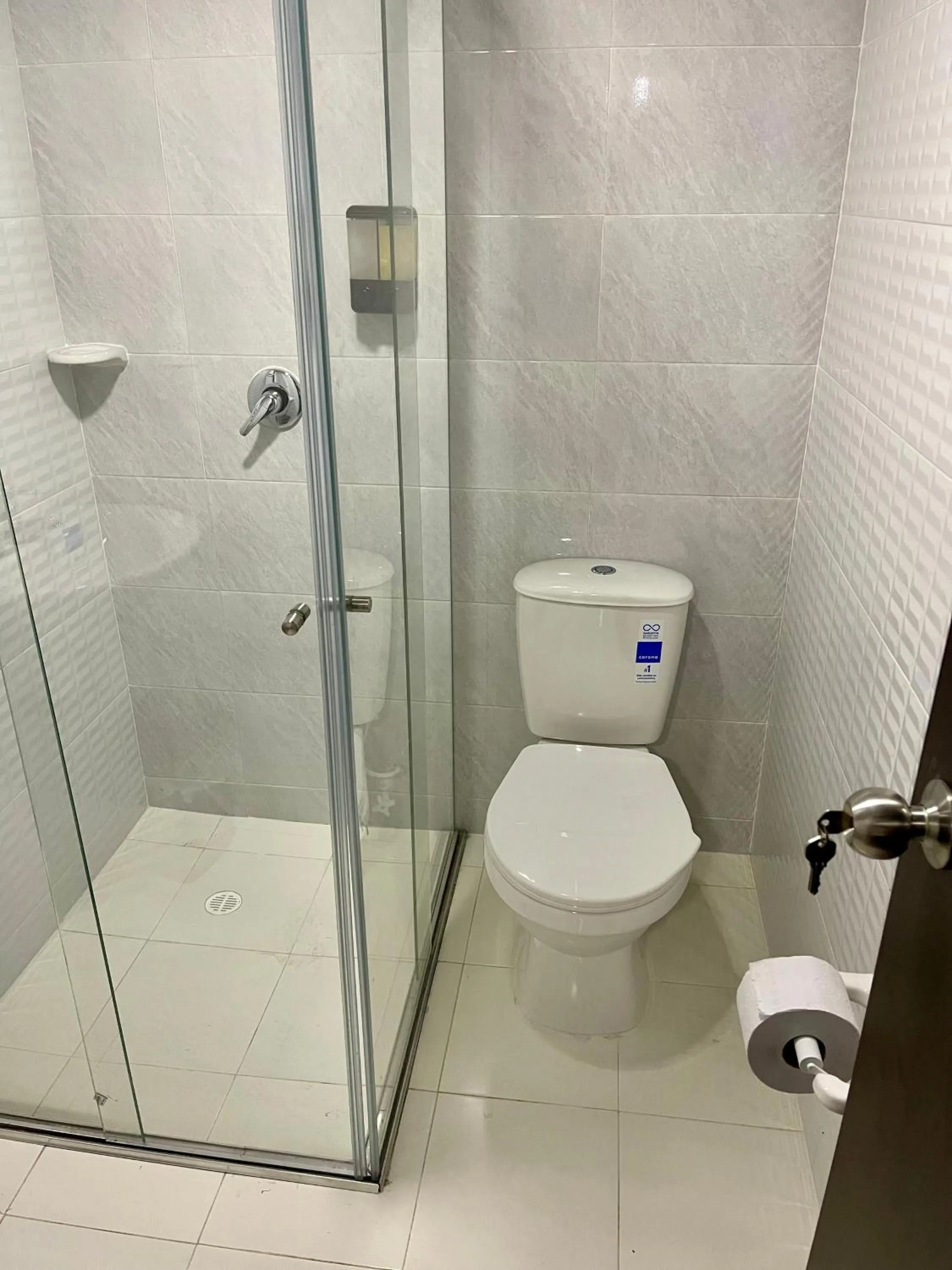 Shower in Hotel Embajada 44