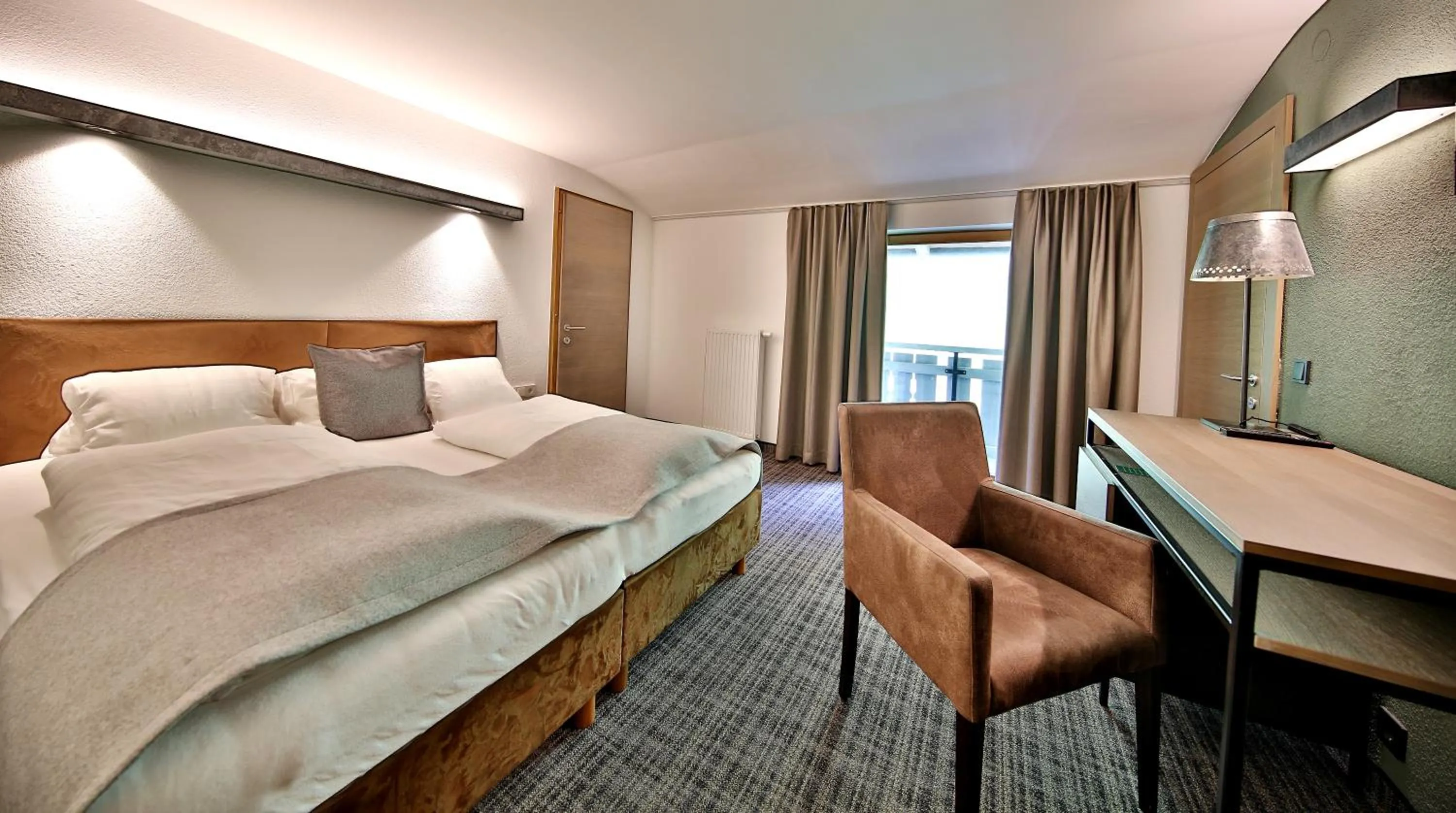 Bedroom, Bed in Panoramahotel Fliesserhof