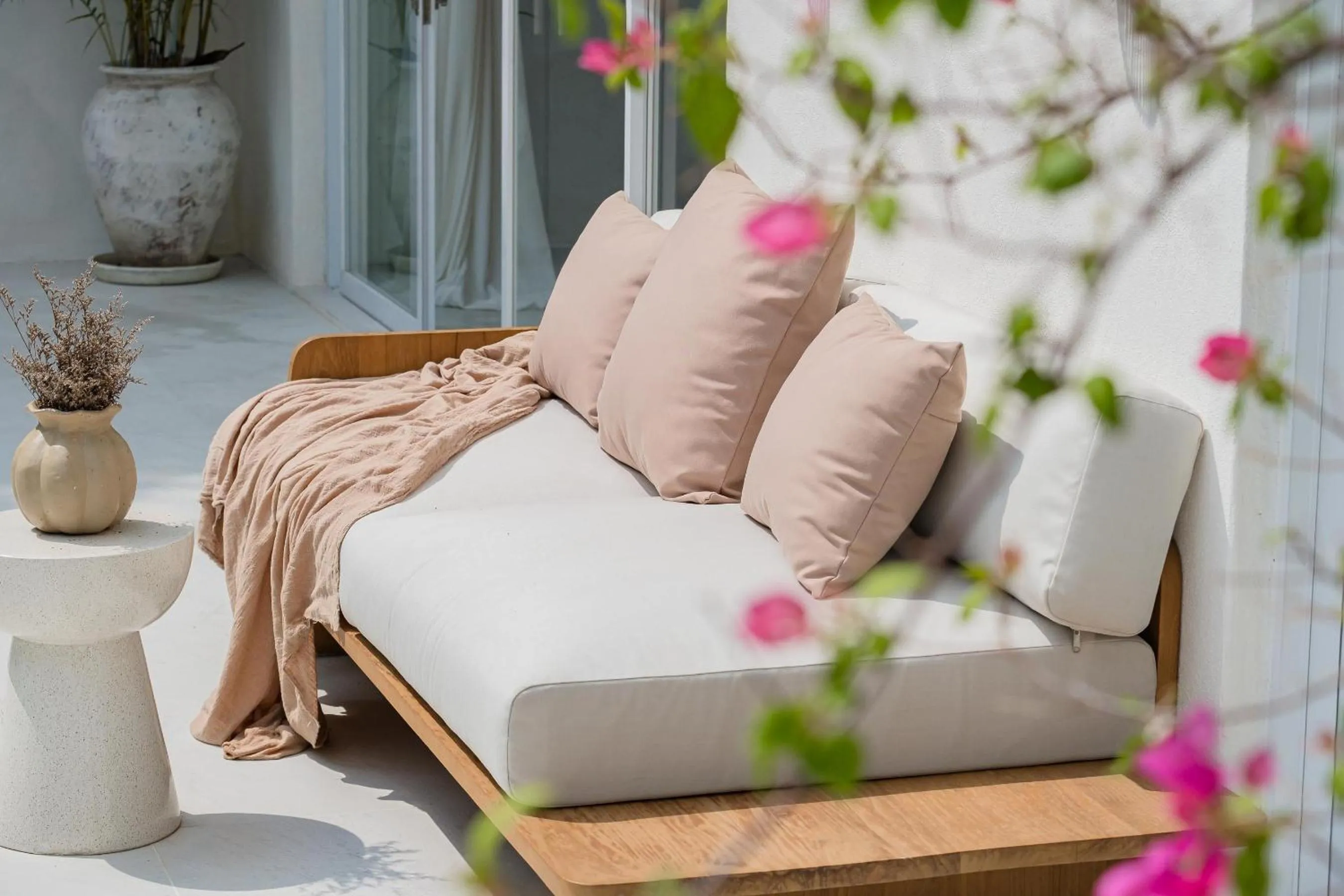 Swimming pool, Bed in Mazari Villas