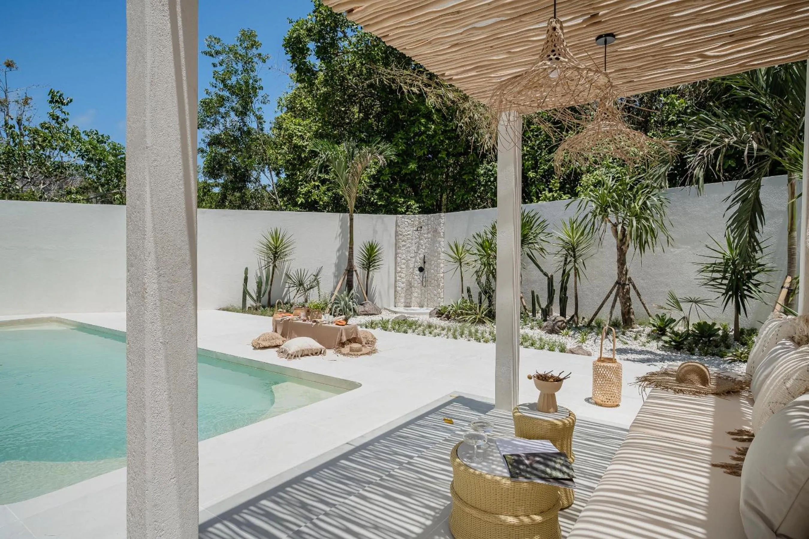 Swimming pool in Mazari Villas