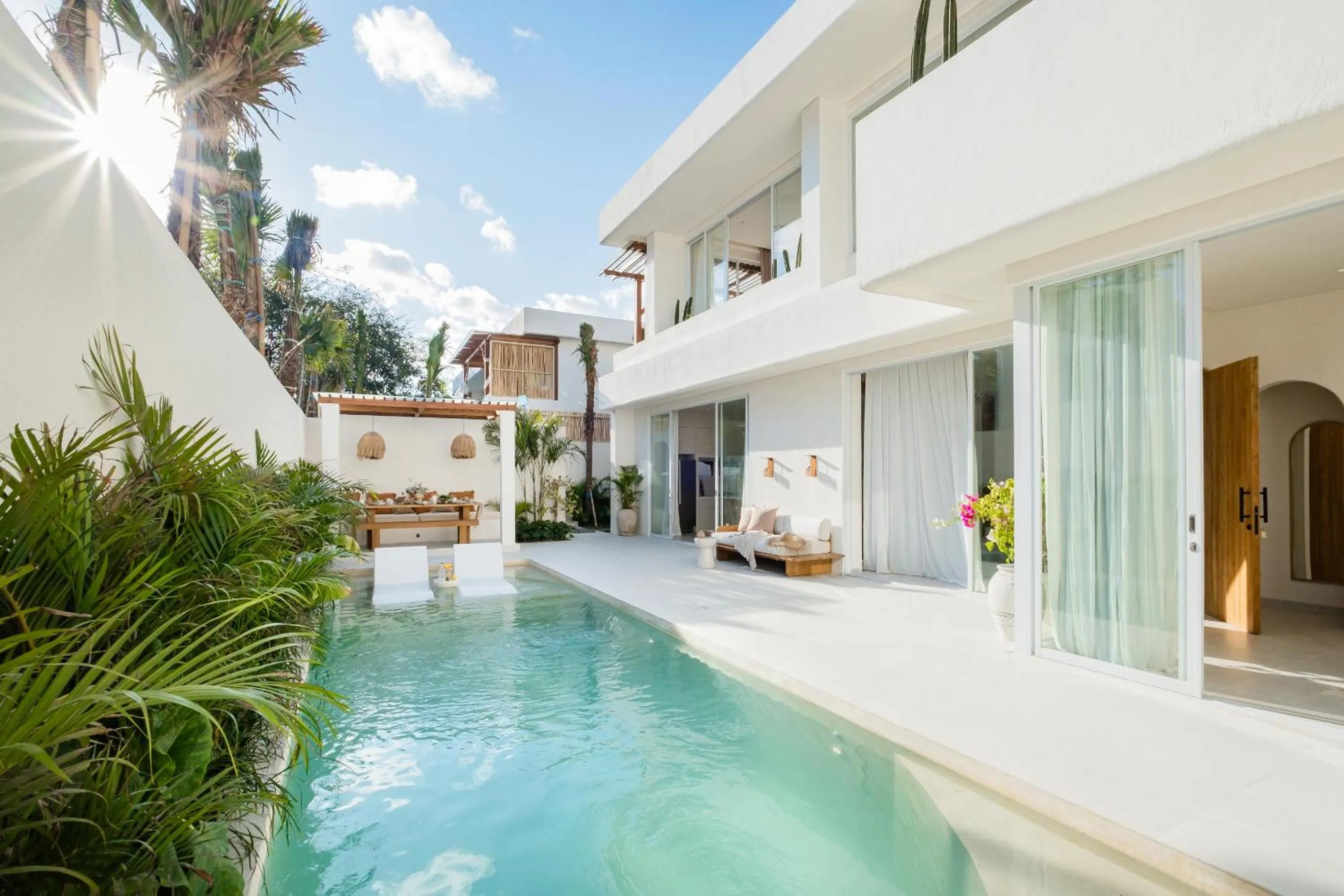 Swimming pool in Mazari Villas