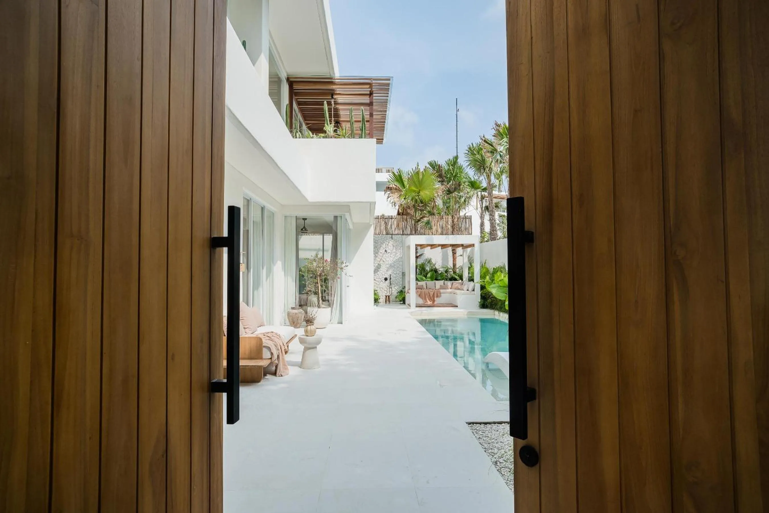 Swimming pool in Mazari Villas