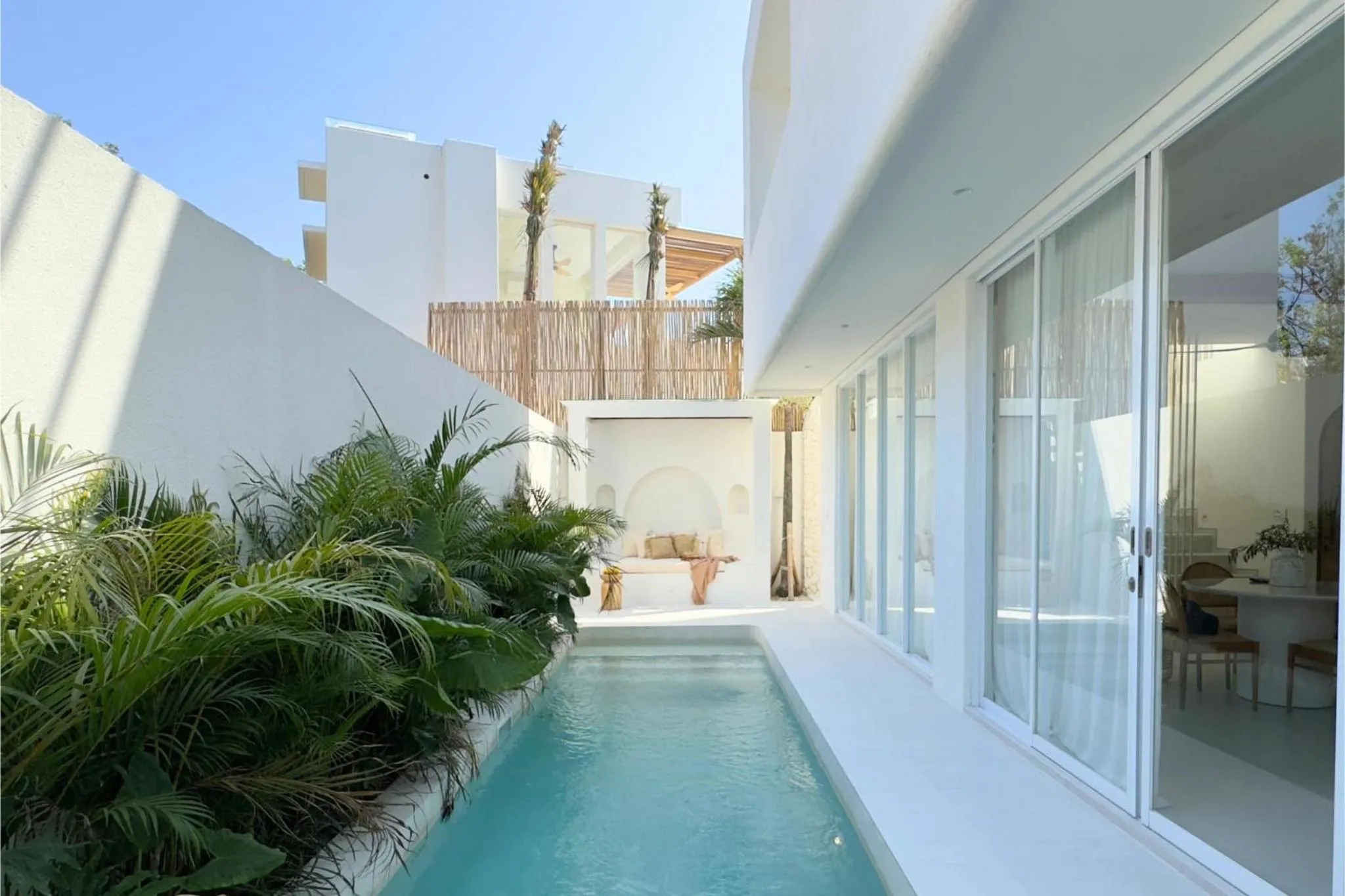 Swimming pool in Mazari Villas