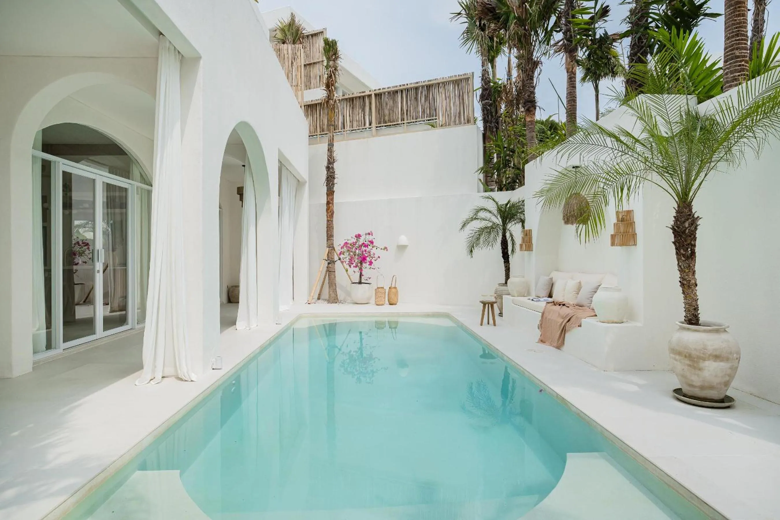 Swimming pool in Mazari Villas