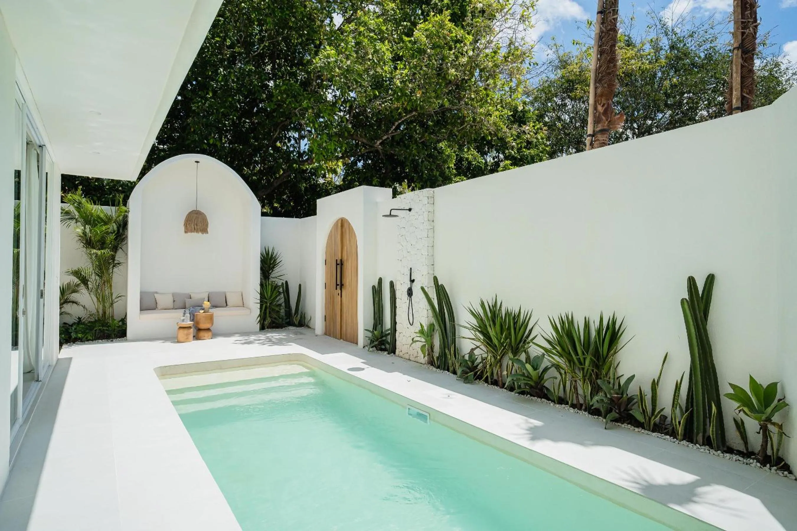Swimming pool in Mazari Villas
