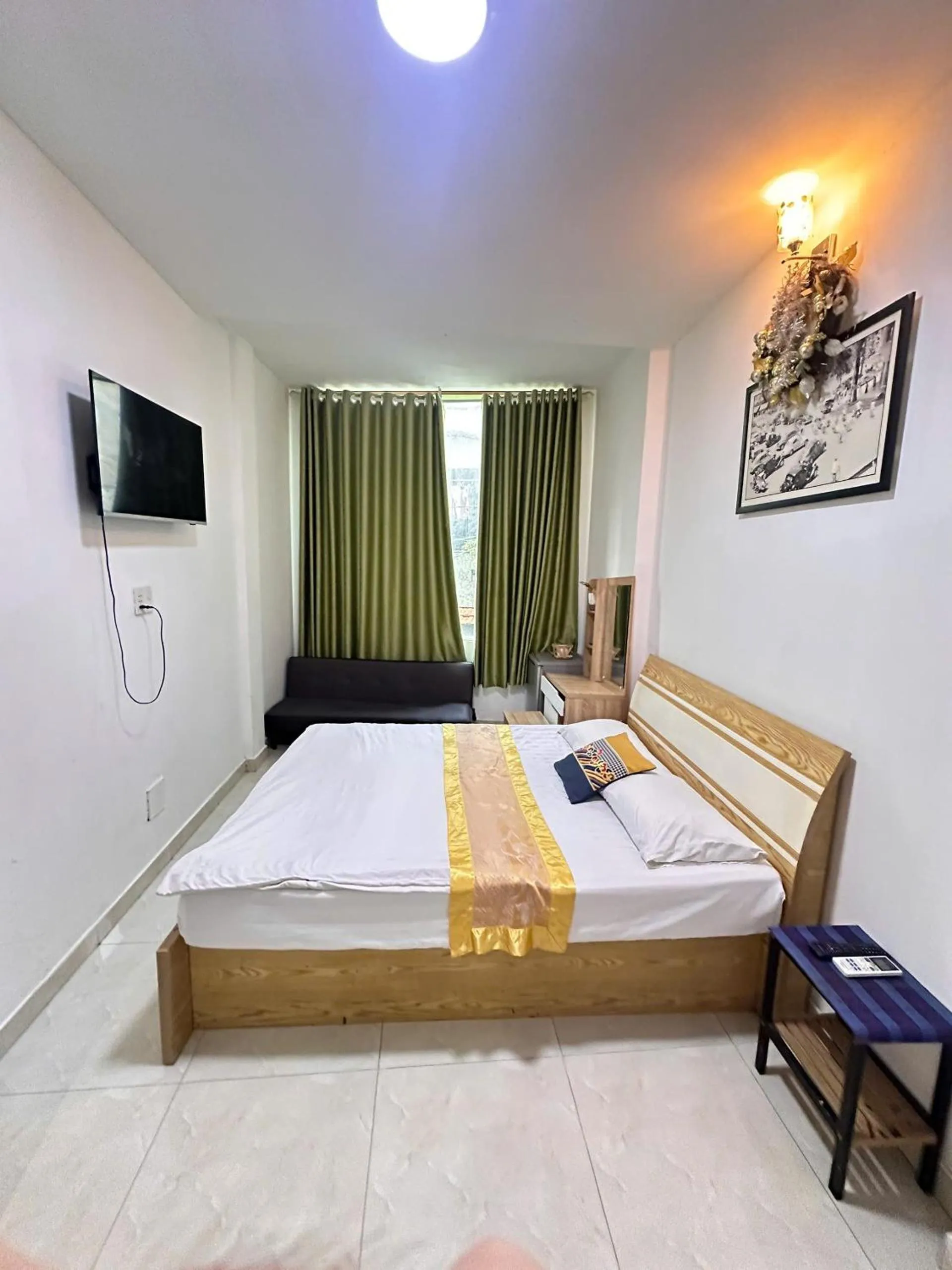 Bedroom, Bed in Alleyway home