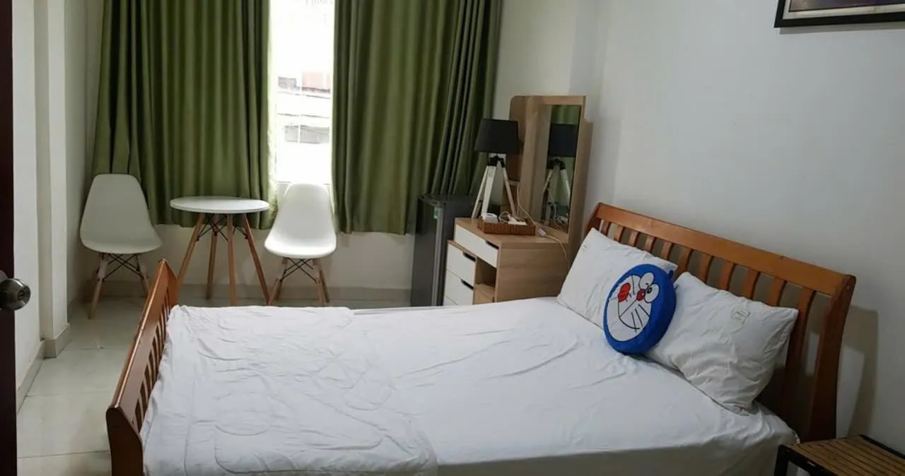 Bedroom, Bed in Alleyway home