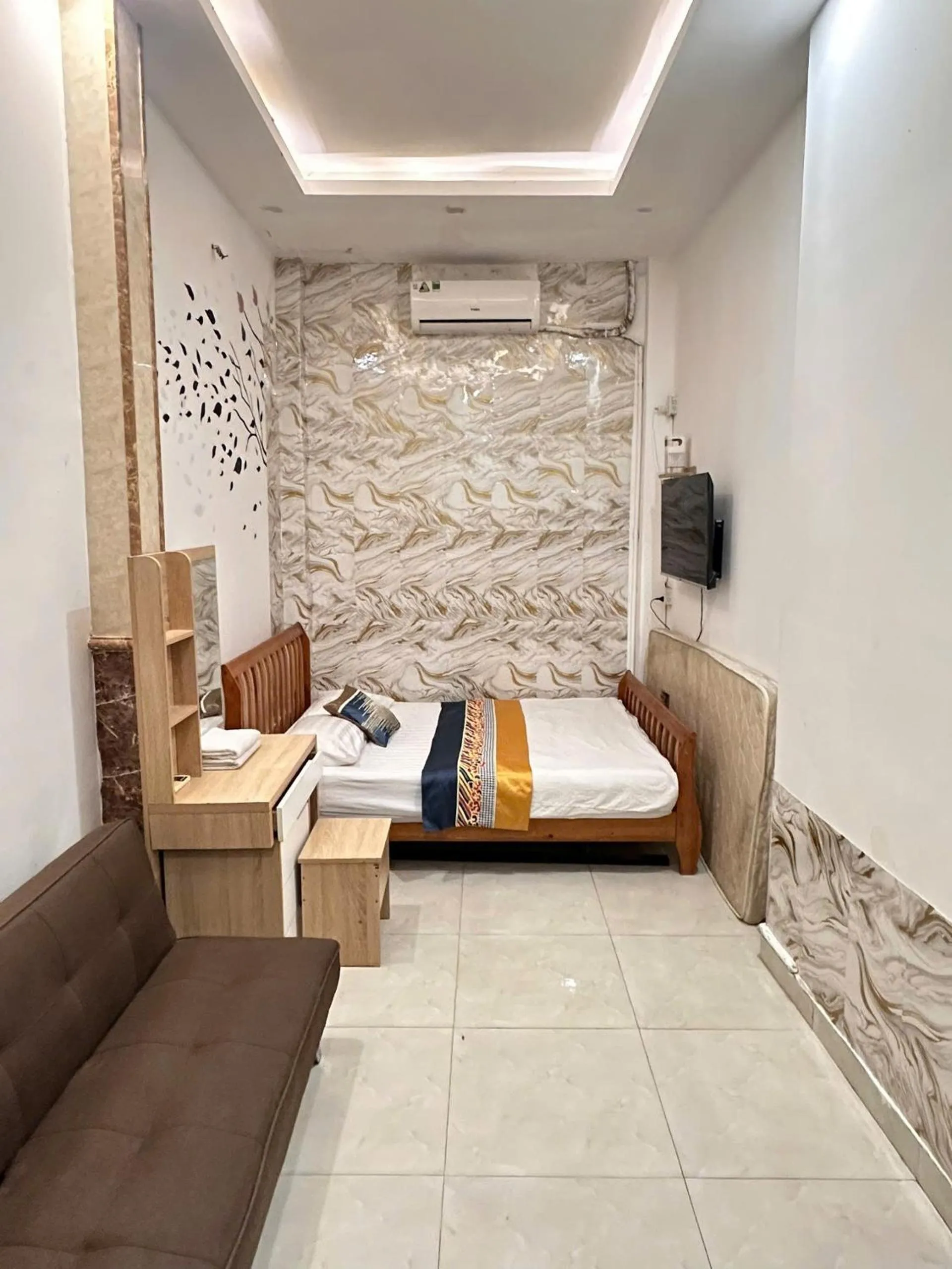 Bedroom, Bed in Alleyway home