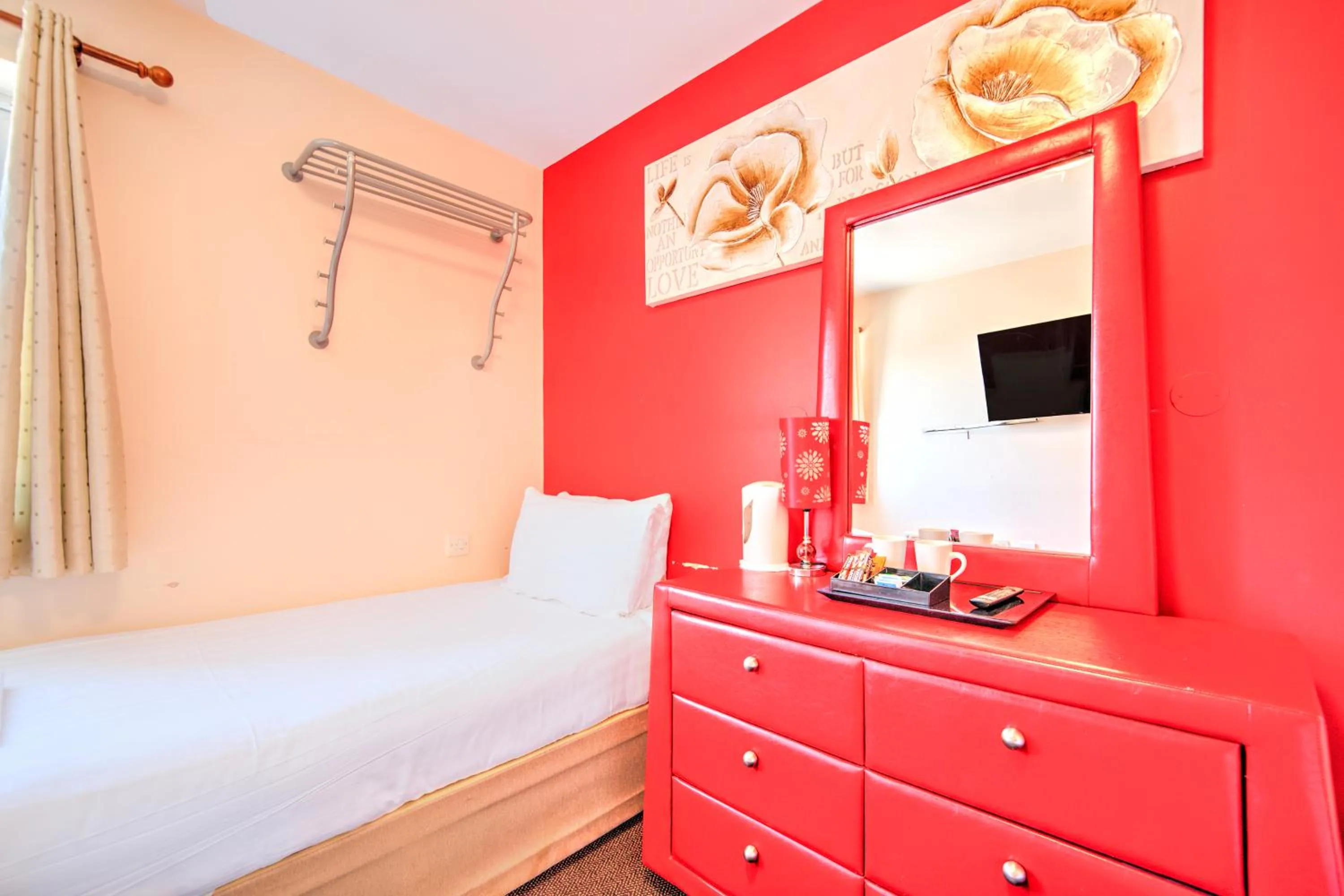 Photo of the whole room, Bed in GO2 Gloucester Hotel by OYO