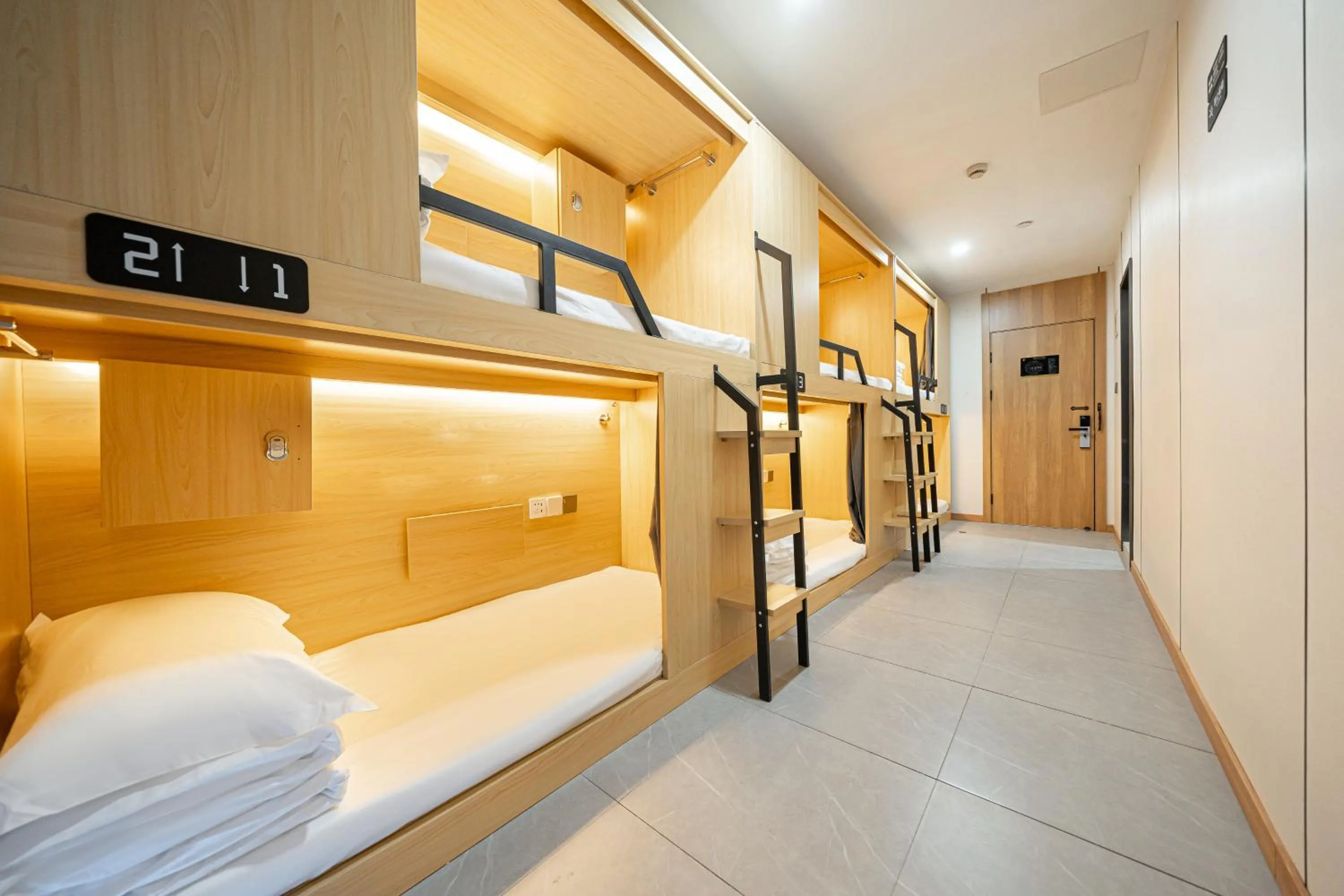 Denpa Inn - The Bund East Nanjing Road