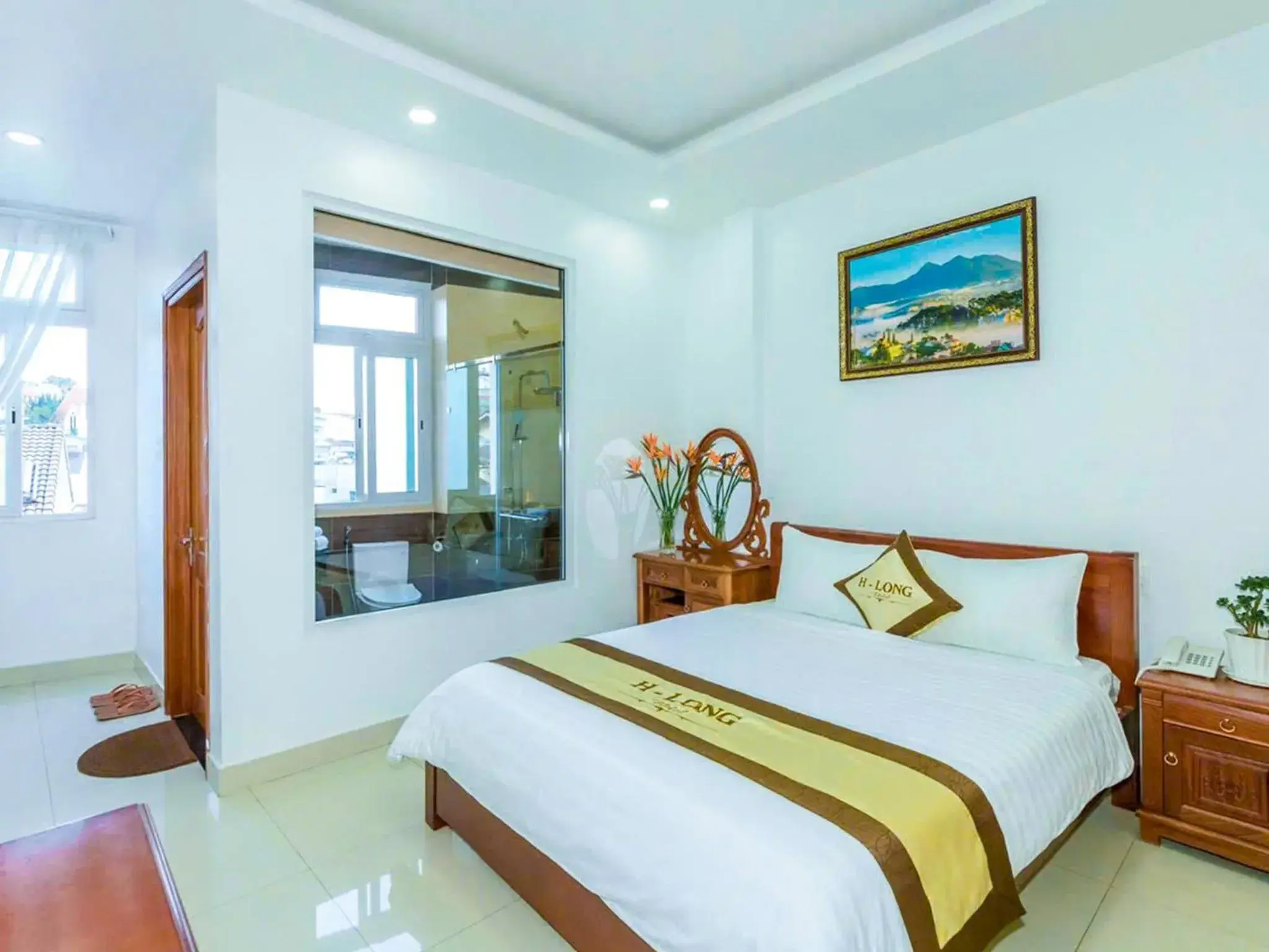Bedroom, Bed in H-Long Dalat Hotel - Ngay Trung Tâm Bedroom, Bed in H-Long Dalat Hotel - Ngay Trung Tâm