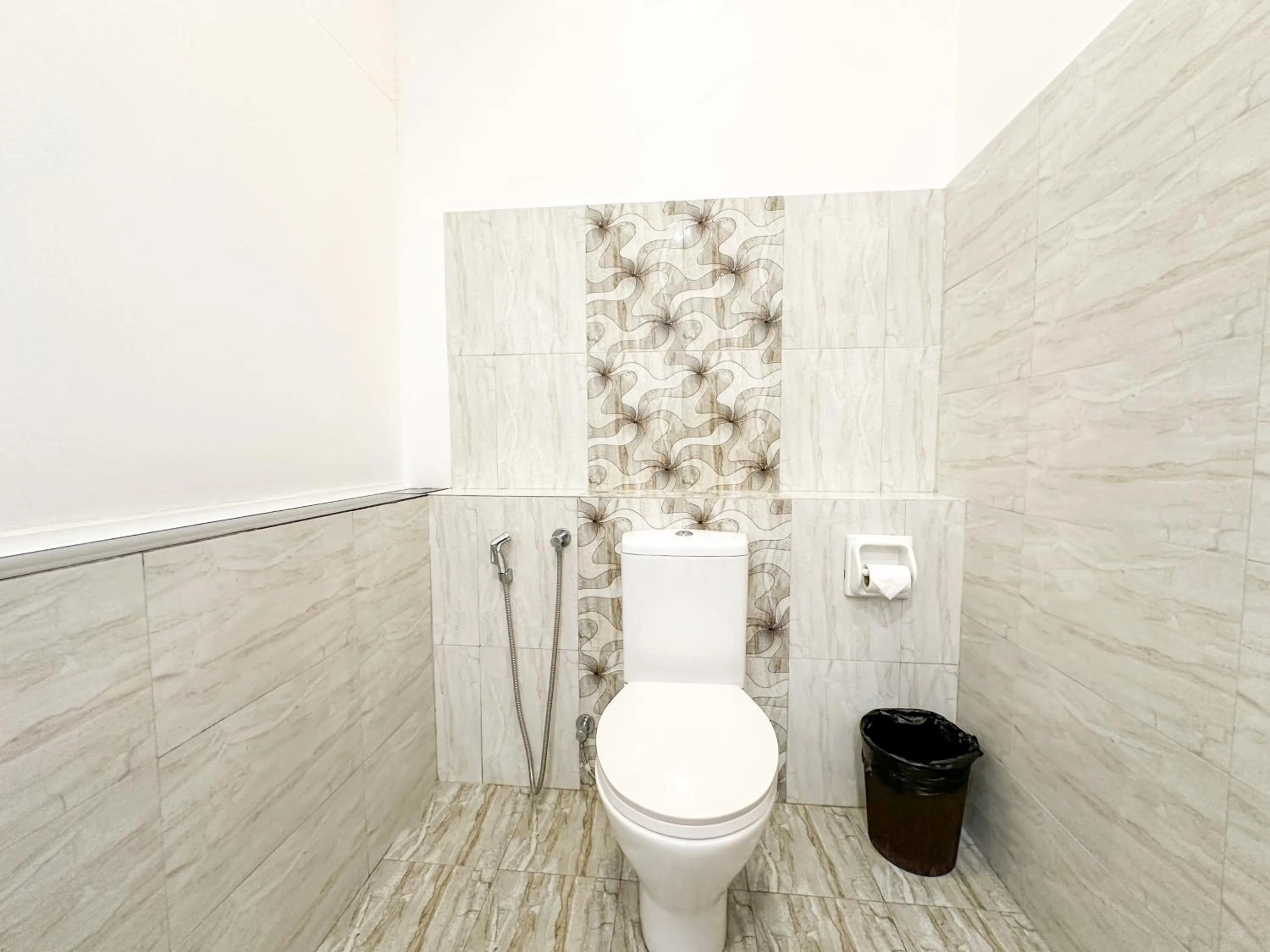 Shower in Twenty -Two Dazzle Bay