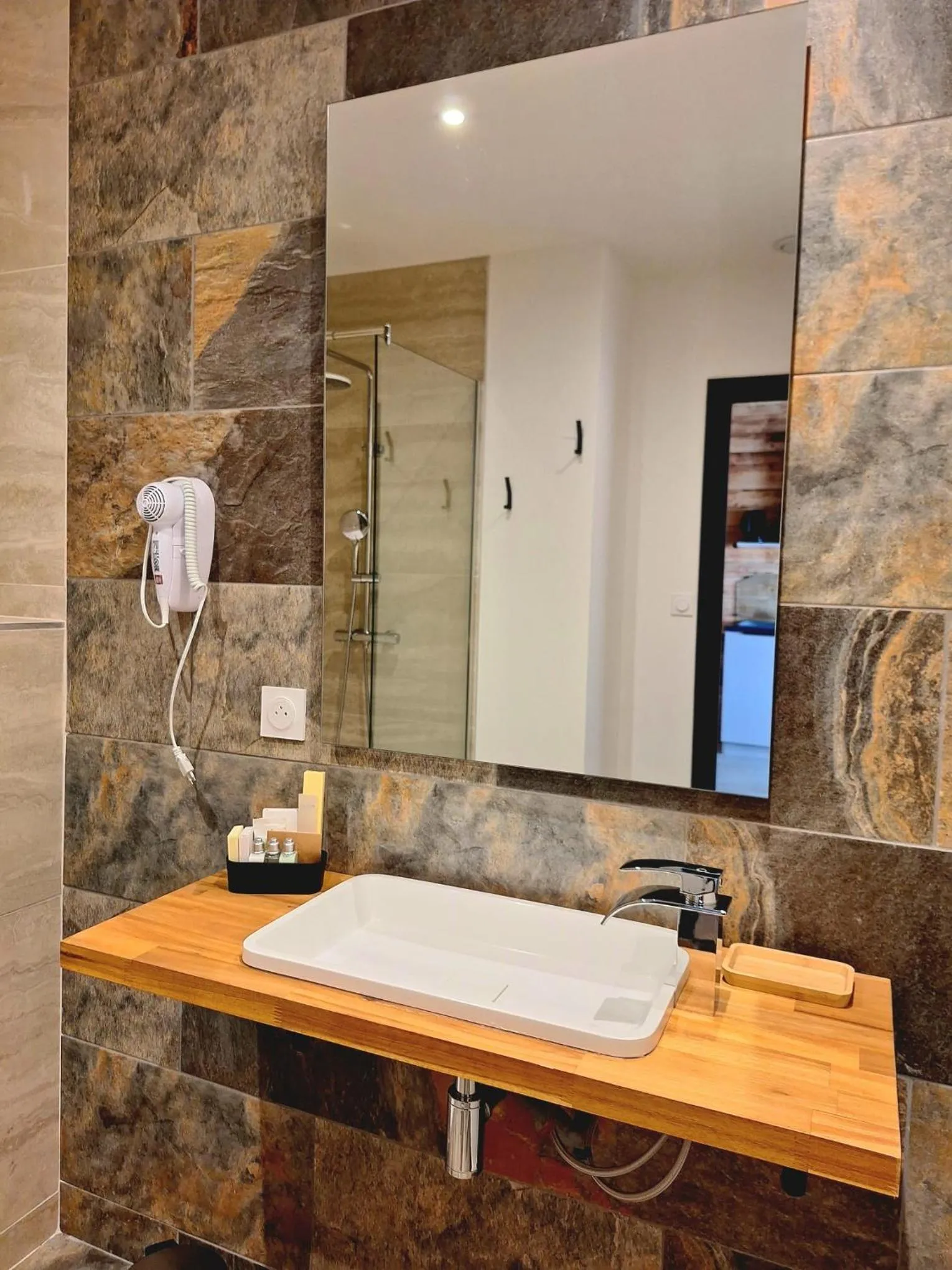 Shower in Domaine de la Mautanne