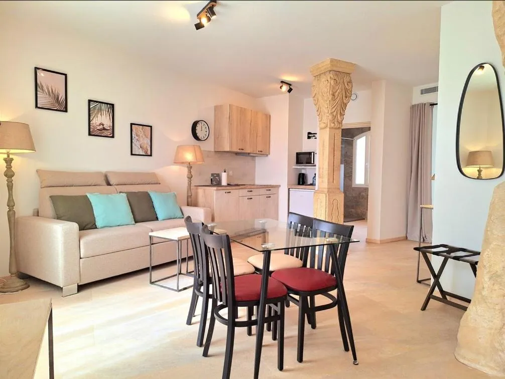 Kitchen or kitchenette in Domaine de la Mautanne