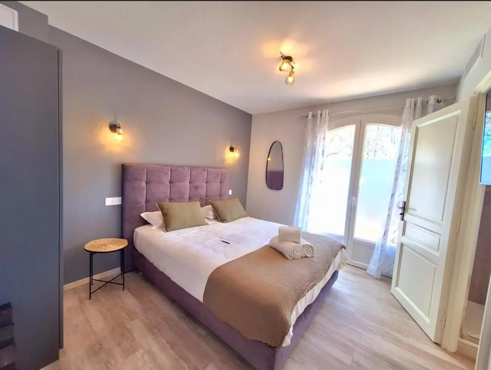 Bed in Domaine de la Mautanne