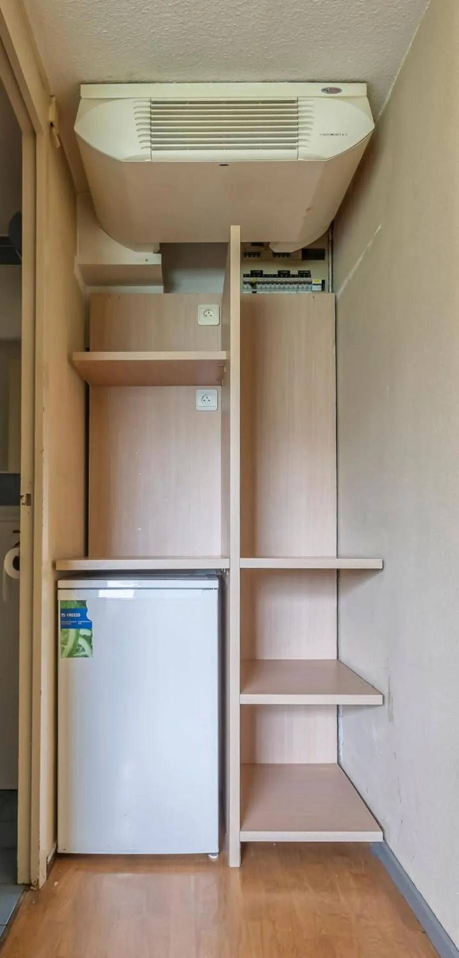 wardrobe in Sleep & Go Brugge