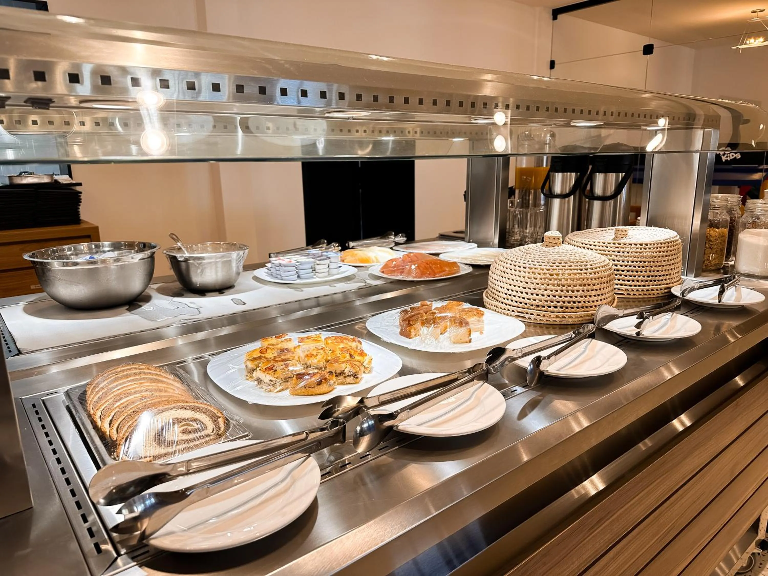 Breakfast in Aloha Palace Hotel