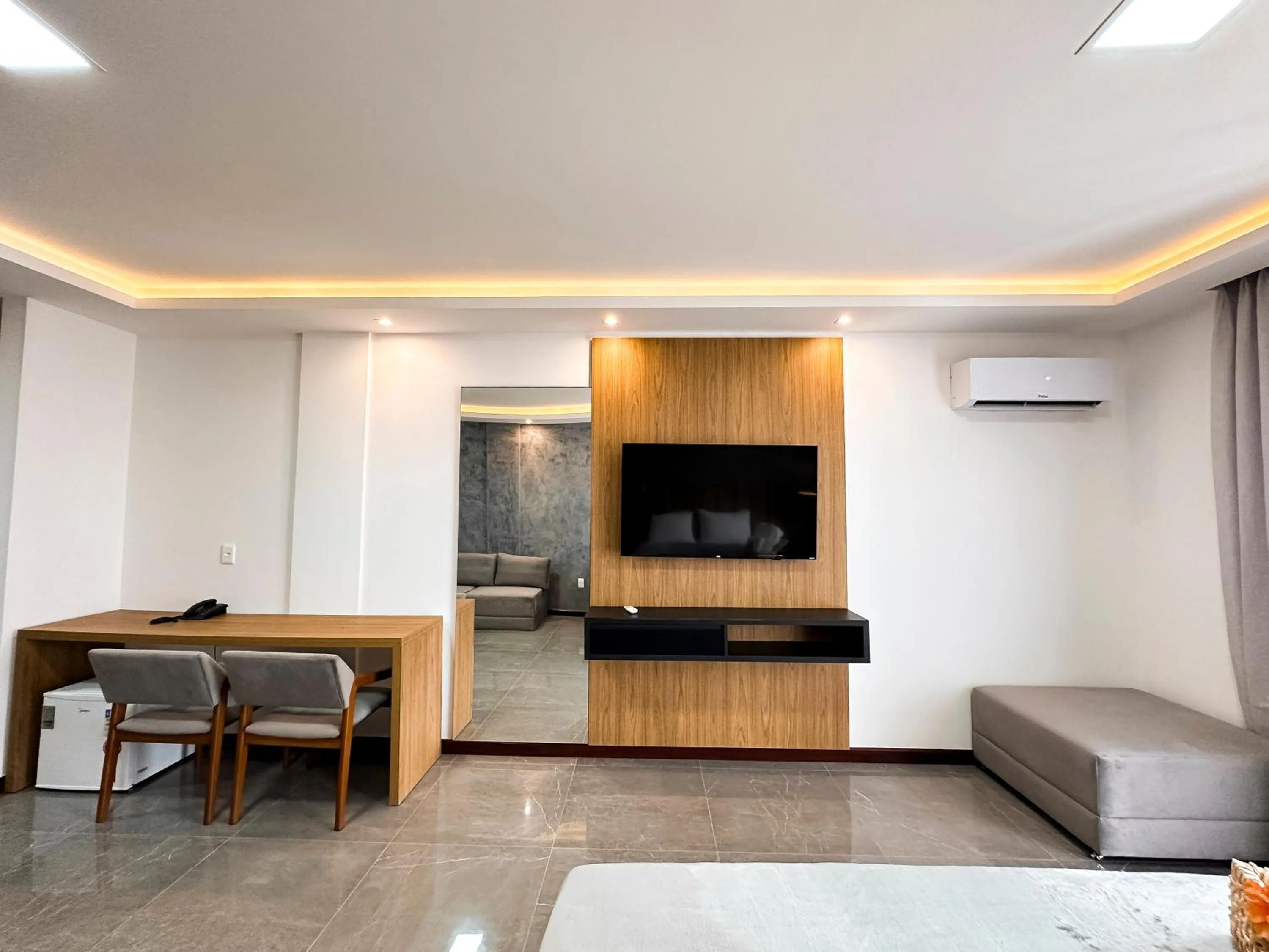 TV and multimedia in Aloha Palace Hotel