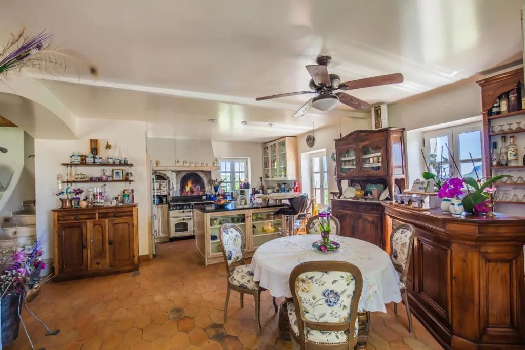 Dining area in Chambre d'hôtes, Mas de Louise