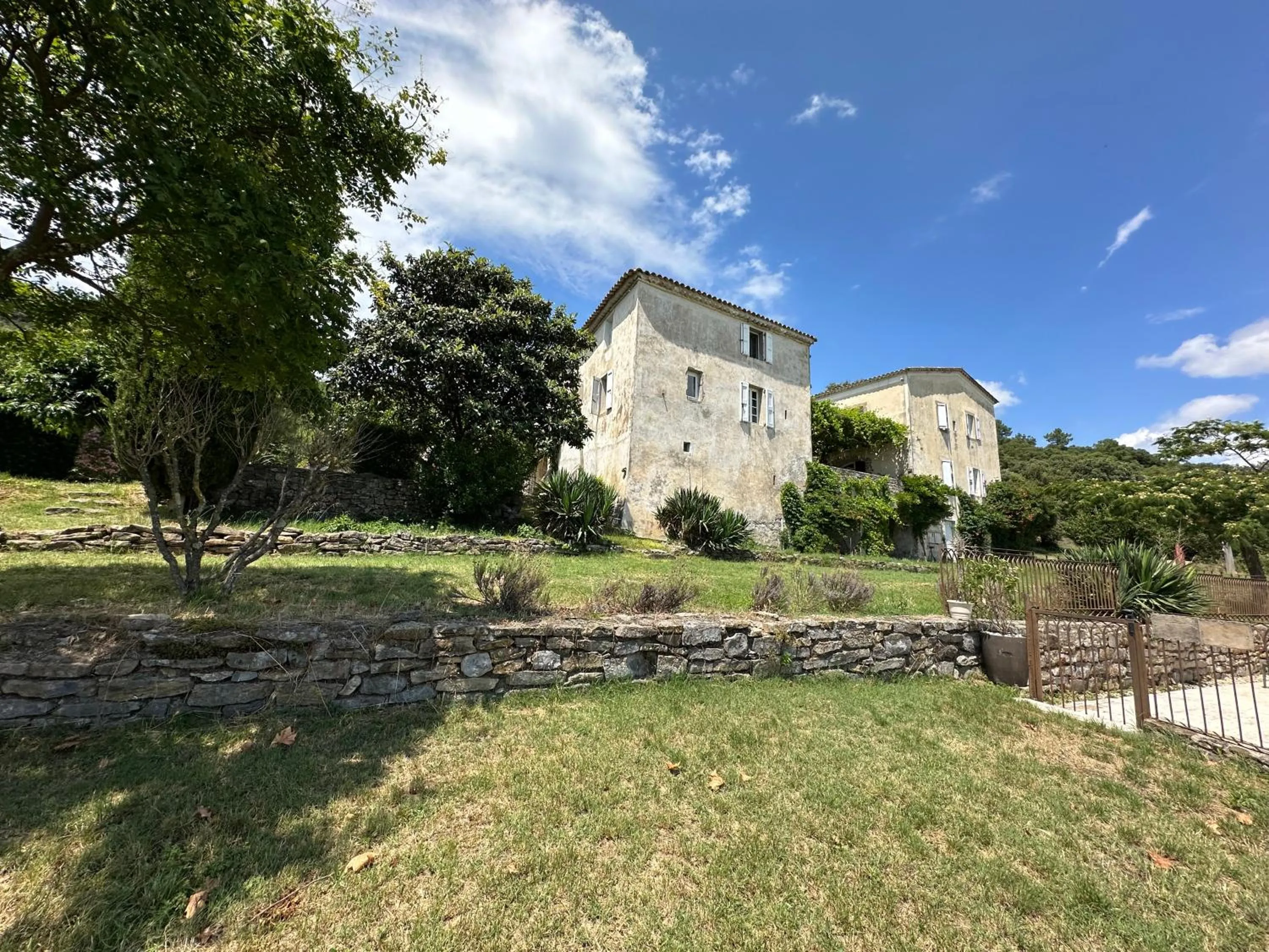 Property building in Chambre d'hôtes, Mas de Louise