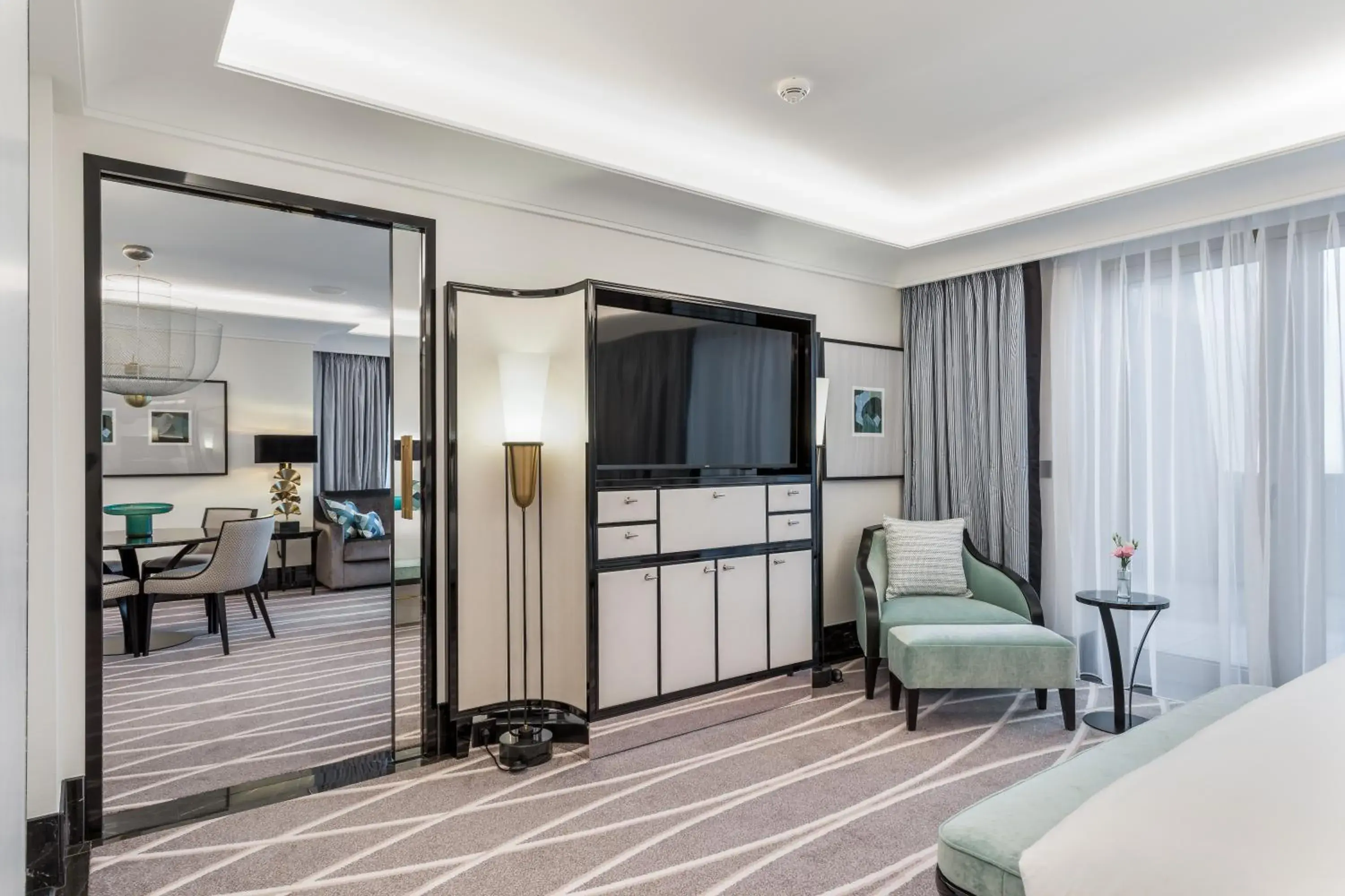 TV and multimedia, Bed in Maison Albar - Le Victoria TV and multimedia, Bed in Maison Albar - Le Victoria