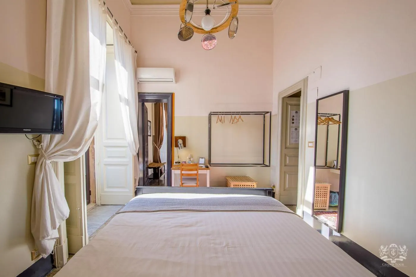 Photo of the whole room, Bed in Grand Tour Design Guest House Catania Self Check-in
