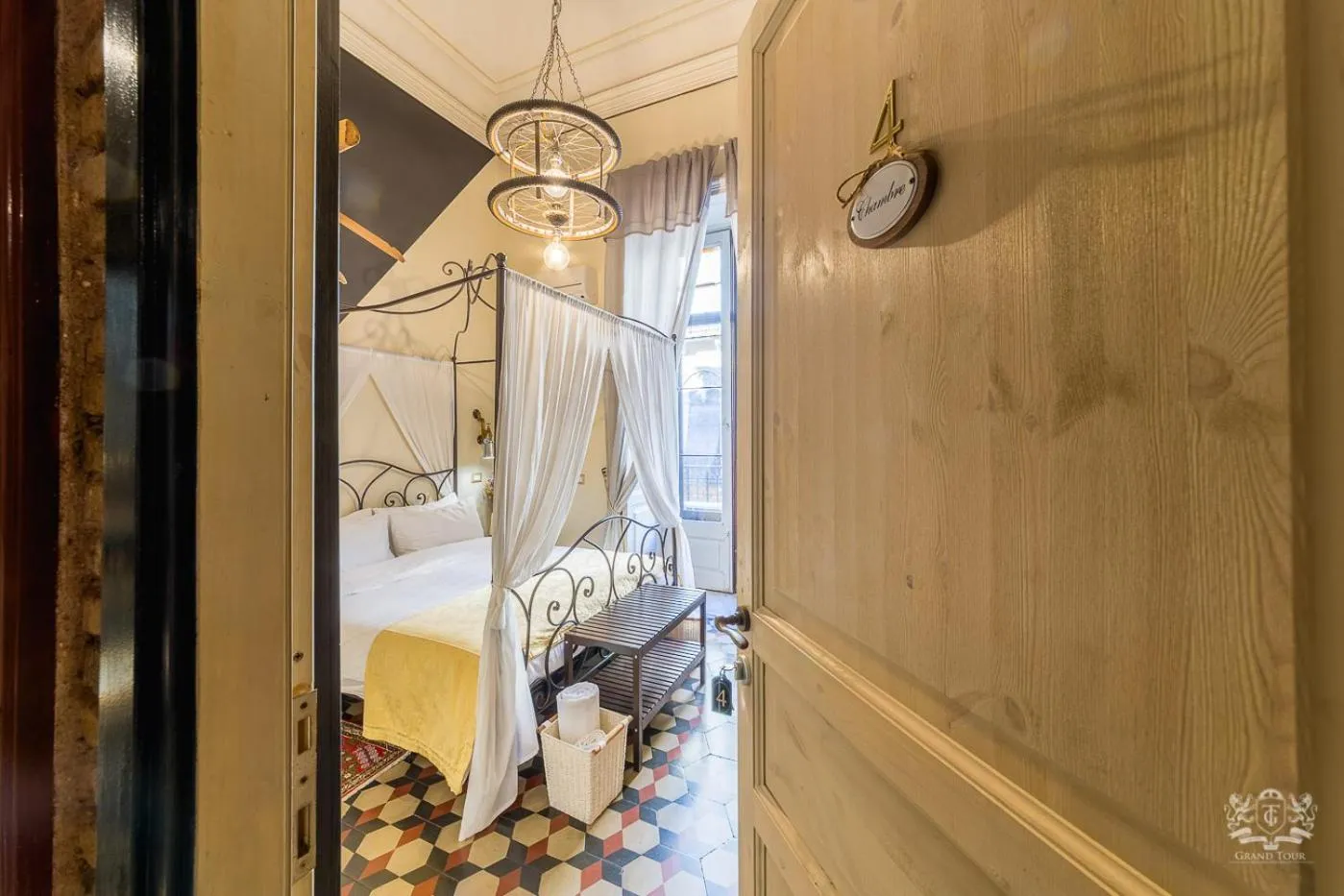 Photo of the whole room in Grand Tour Design Guest House Catania Self Check-in