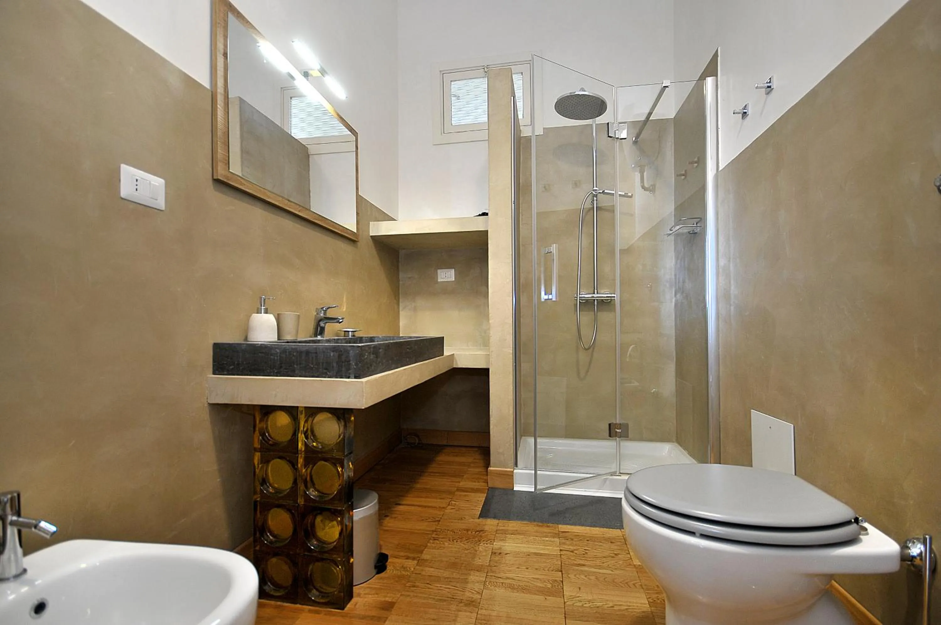 Toilet in Villa Battista di Adriana Caserta