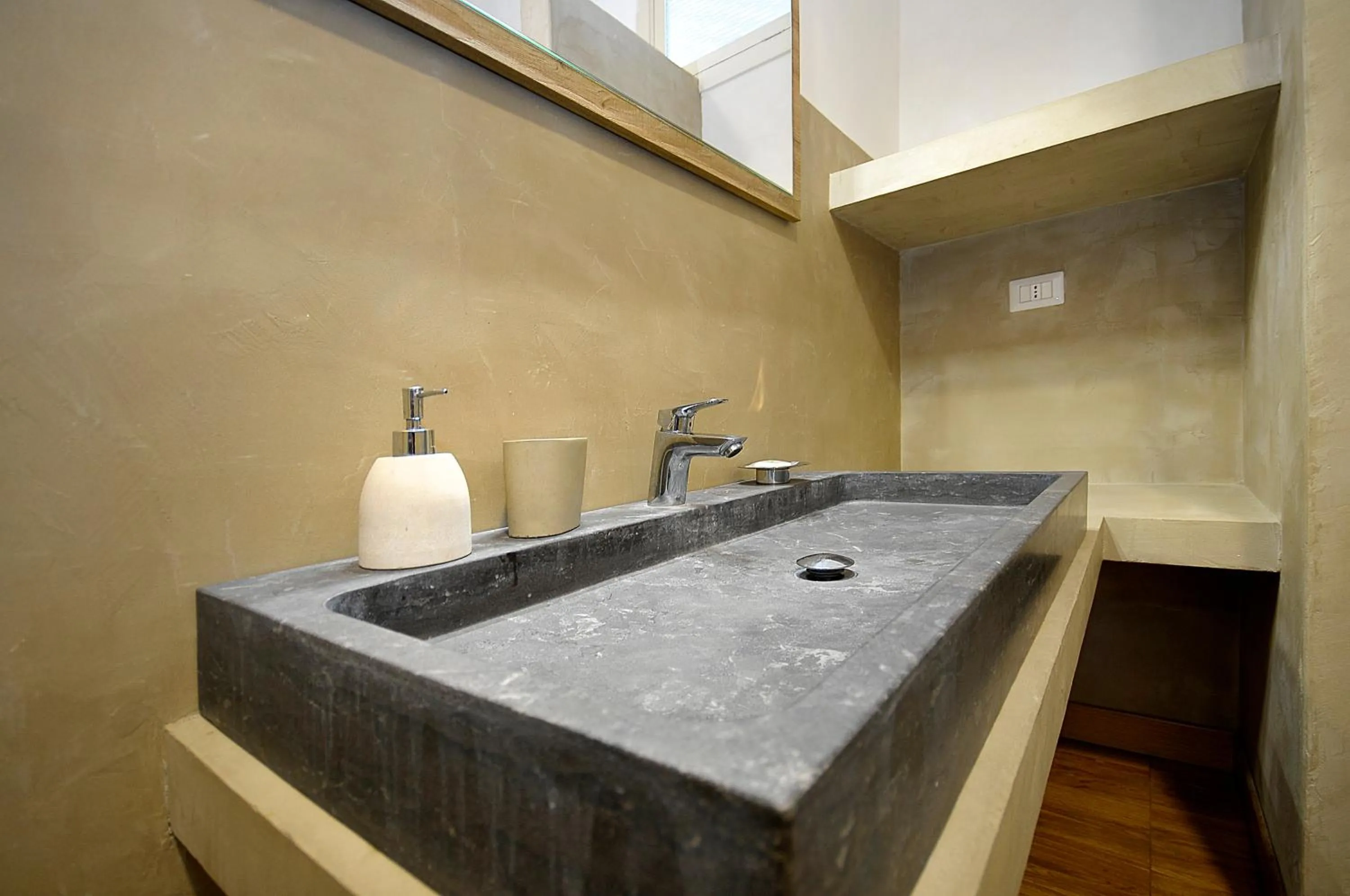 Shower in Villa Battista di Adriana Caserta