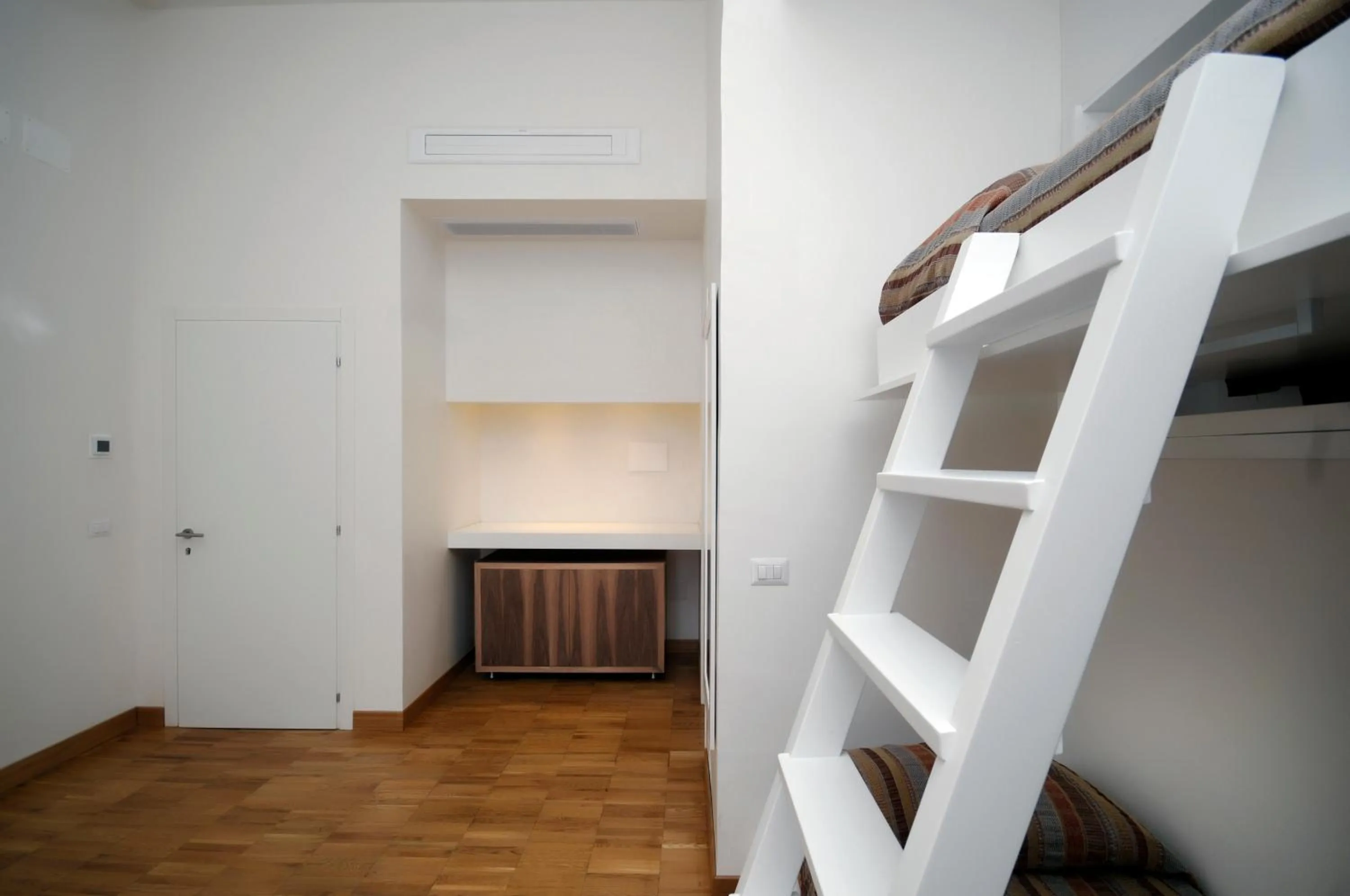 Decorative detail, Bed in Villa Battista di Adriana Caserta