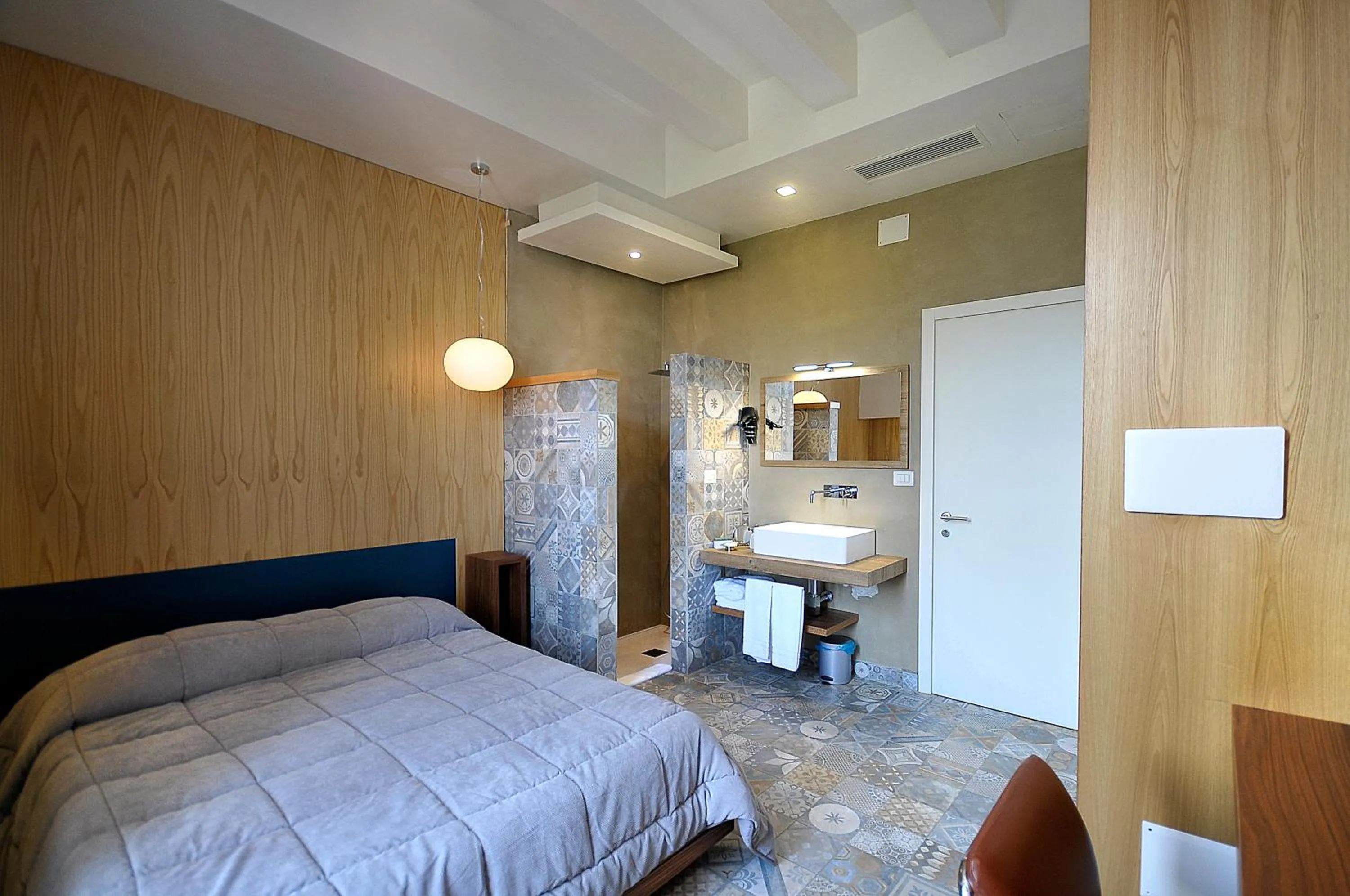 Bathroom, Bed in Villa Battista di Adriana Caserta