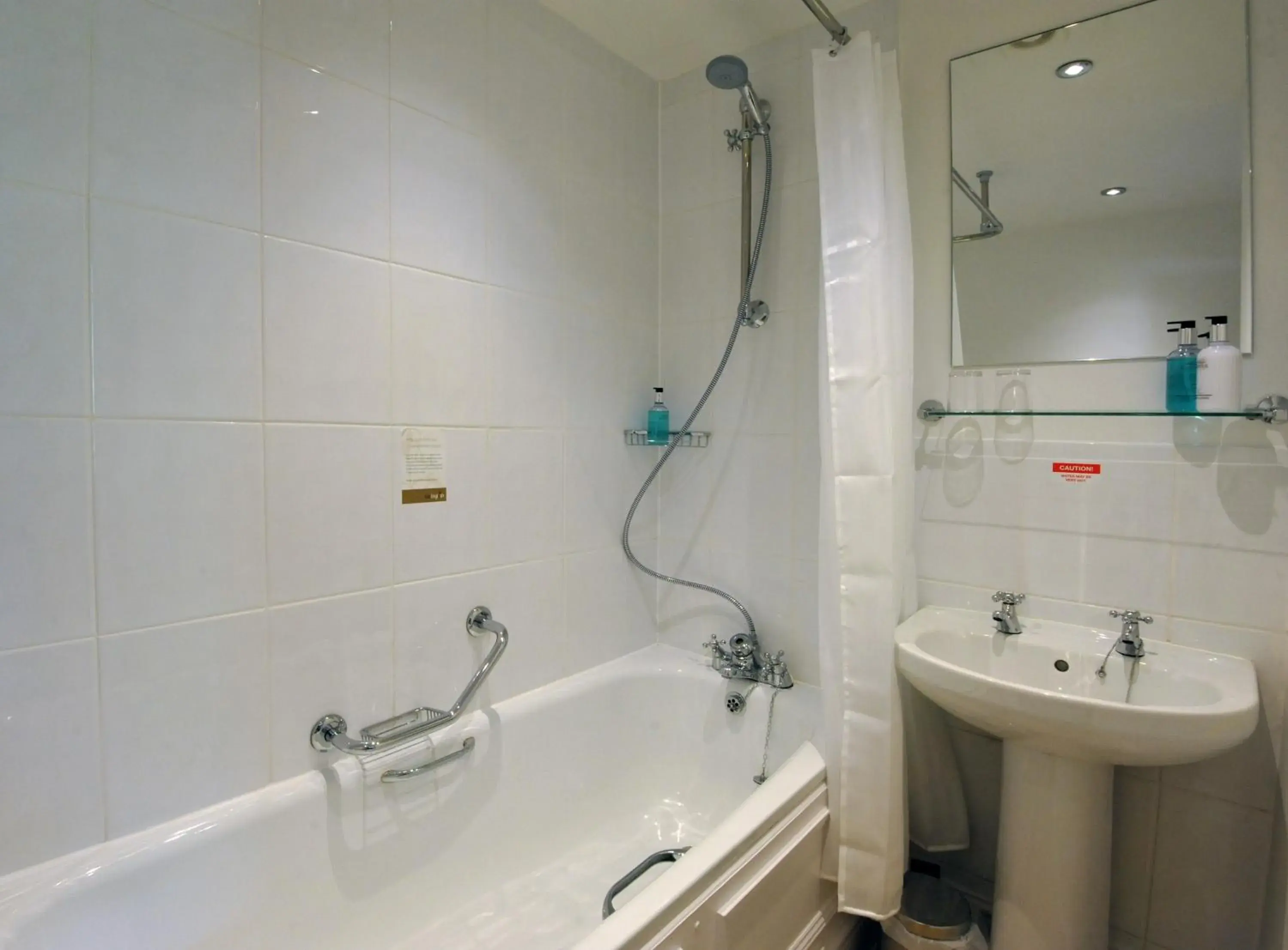 Twin Room in Royal Hotel by Greene King Inns Twin Room in Royal Hotel by Greene King Inns