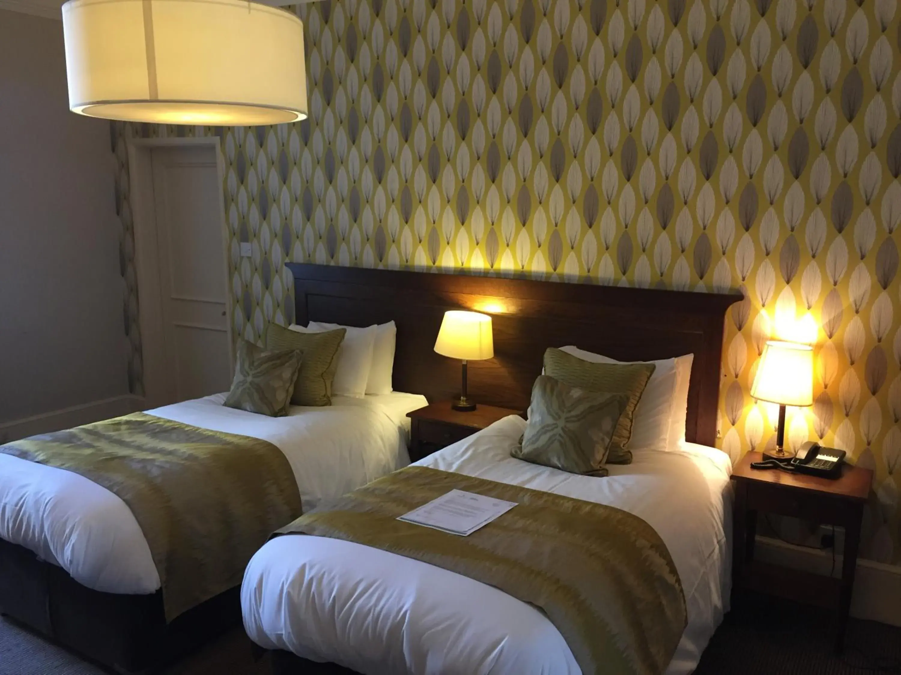 Twin Room in Royal Hotel by Greene King Inns Twin Room in Royal Hotel by Greene King Inns
