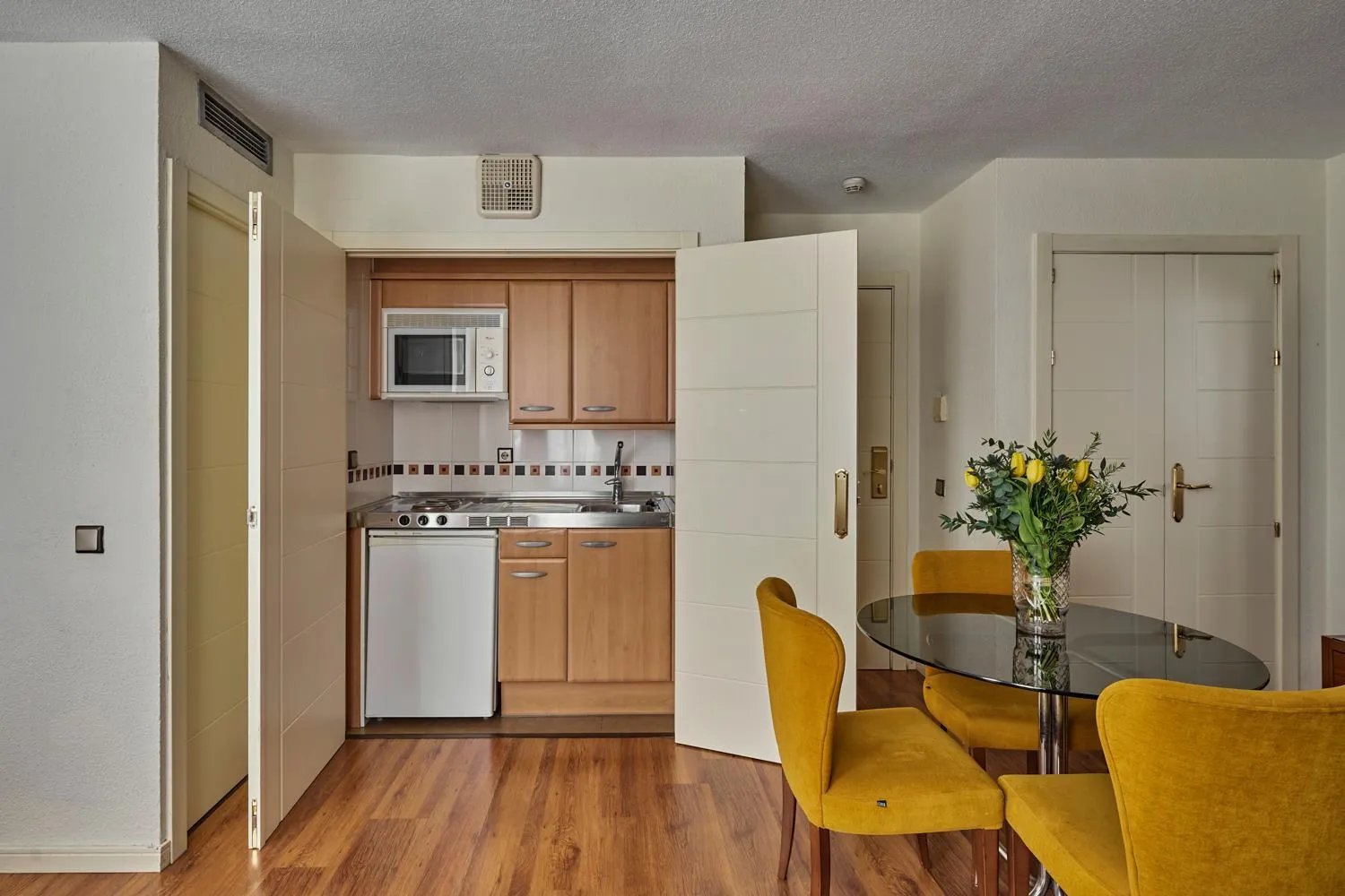 Kitchen or kitchenette in Apartamentos Juan Bravo