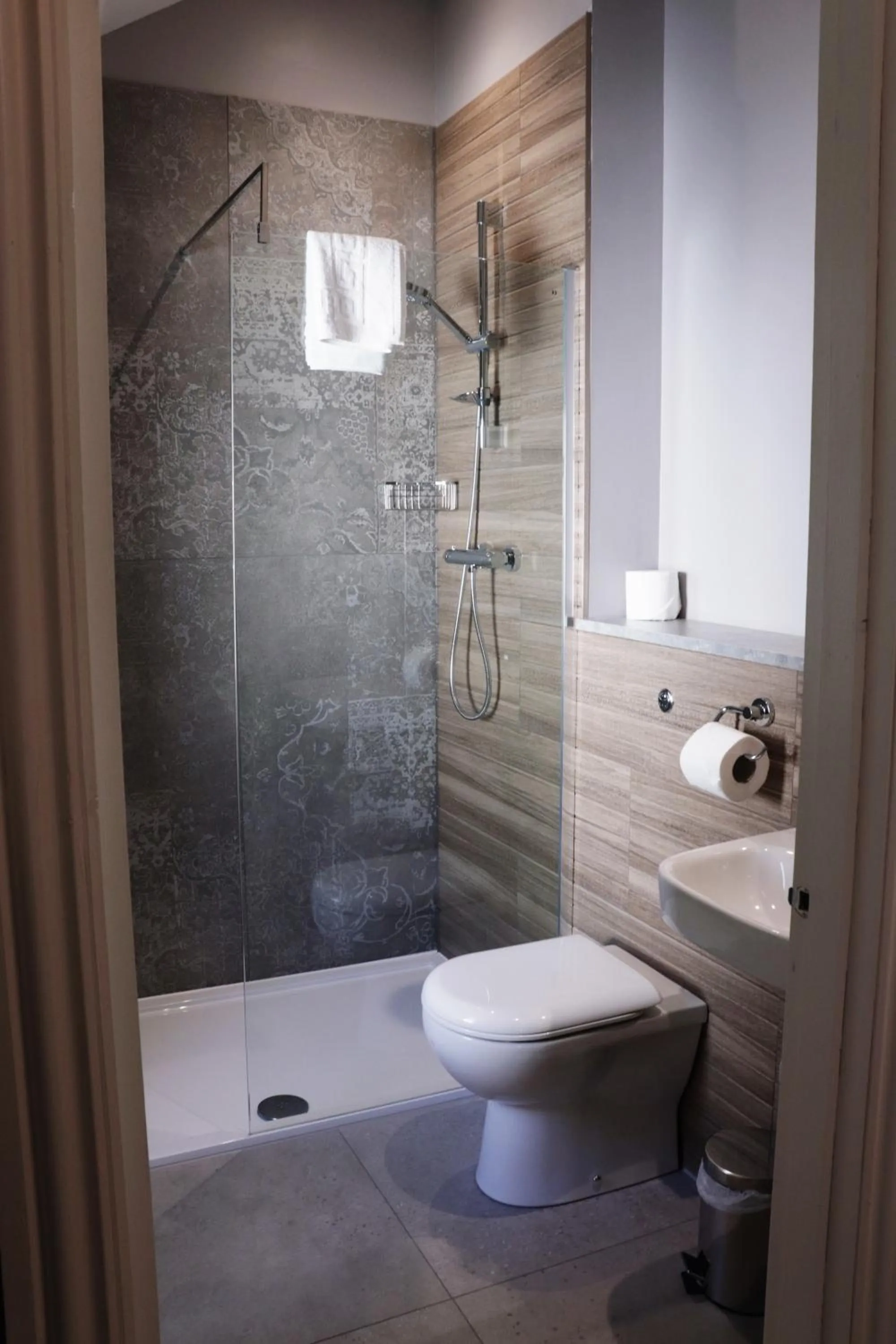 Shower in Balmacara Hotel