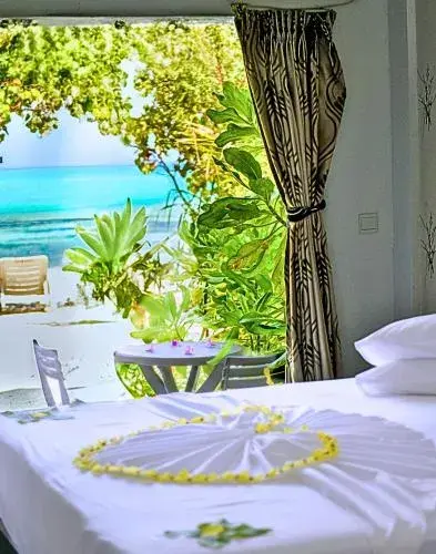 Crown Beach Villas with direct access to the Bikini Beach Crown Beach Villas with direct access to the Bikini Beach