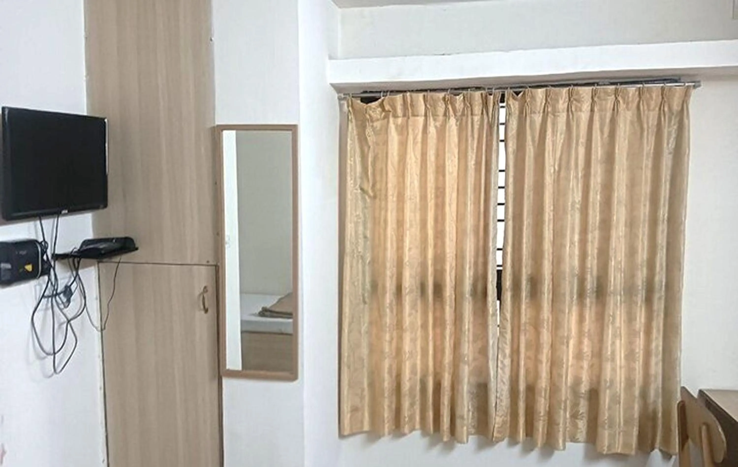 TV and multimedia in Hotel Rainbow near Victoria Hospital City Market