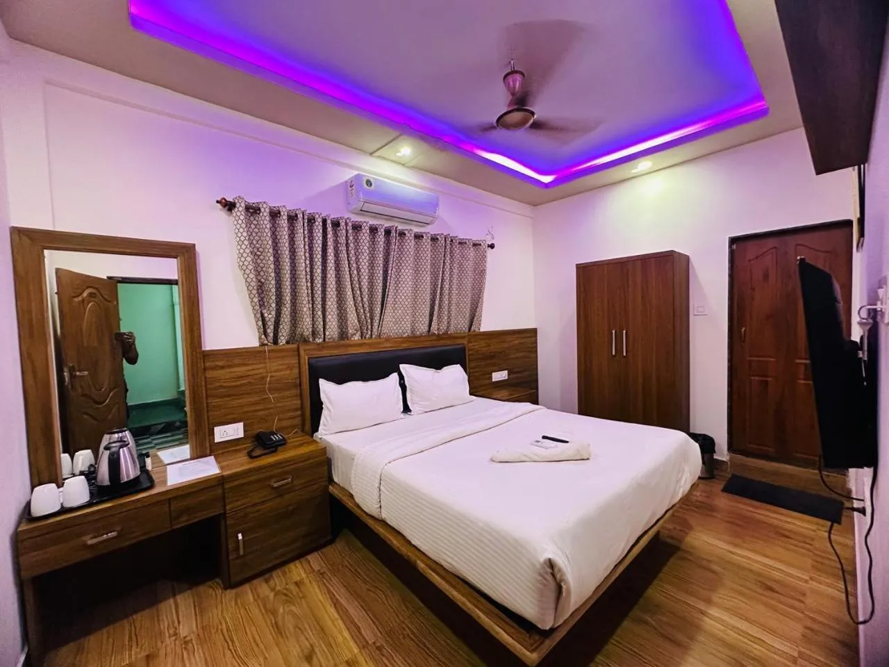 Bed in Goa Holiday Beach Resort
