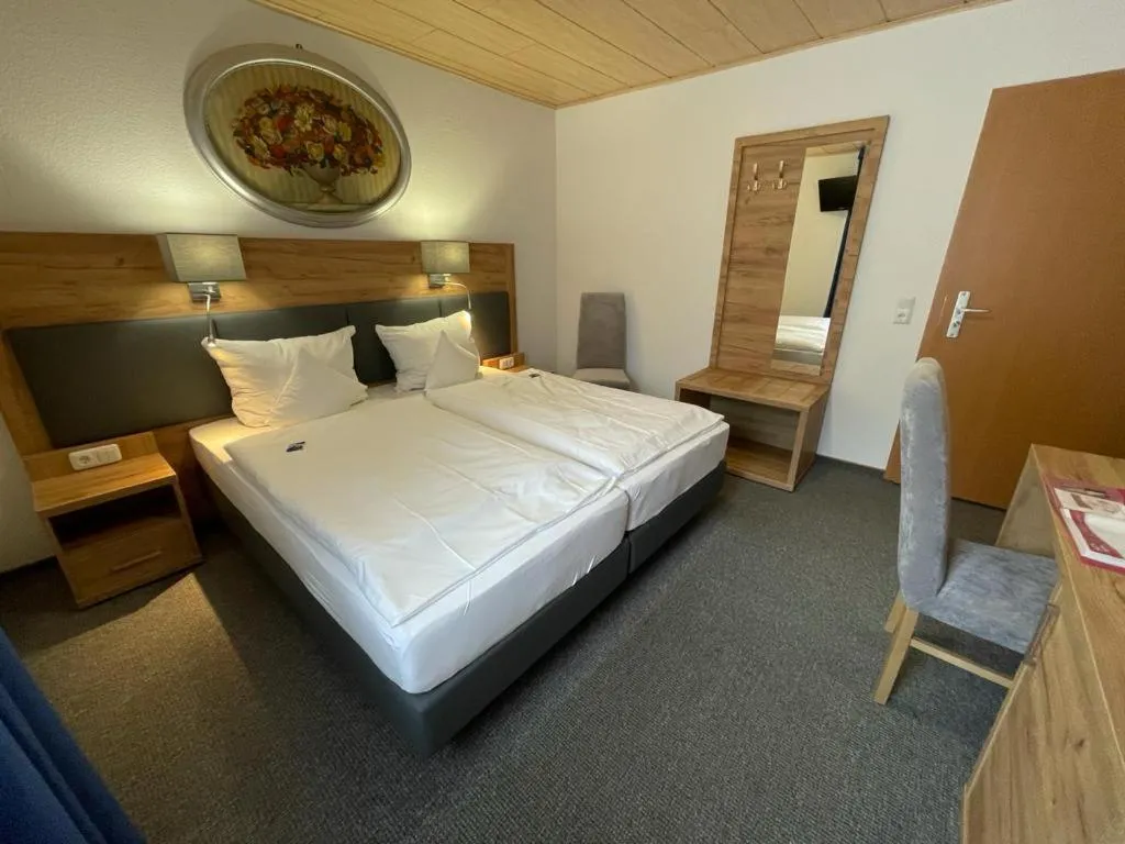 Photo of the whole room, Bed in Pension "Am Brunnen"