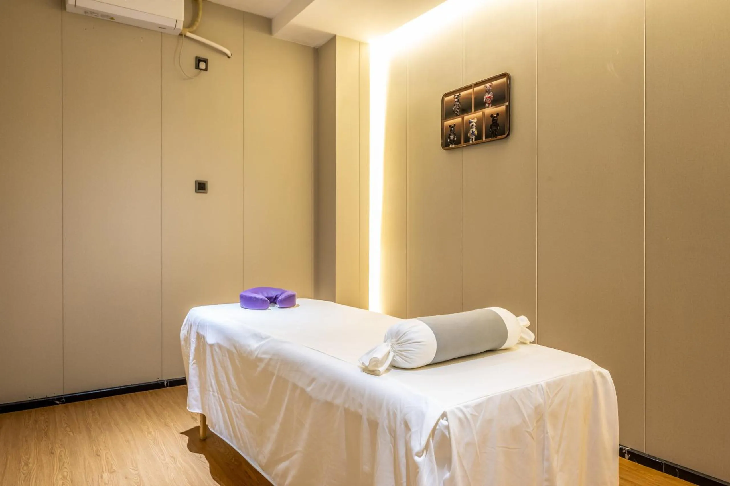Spa and wellness centre/facilities, Bed in Bole Jing Pin Hotel